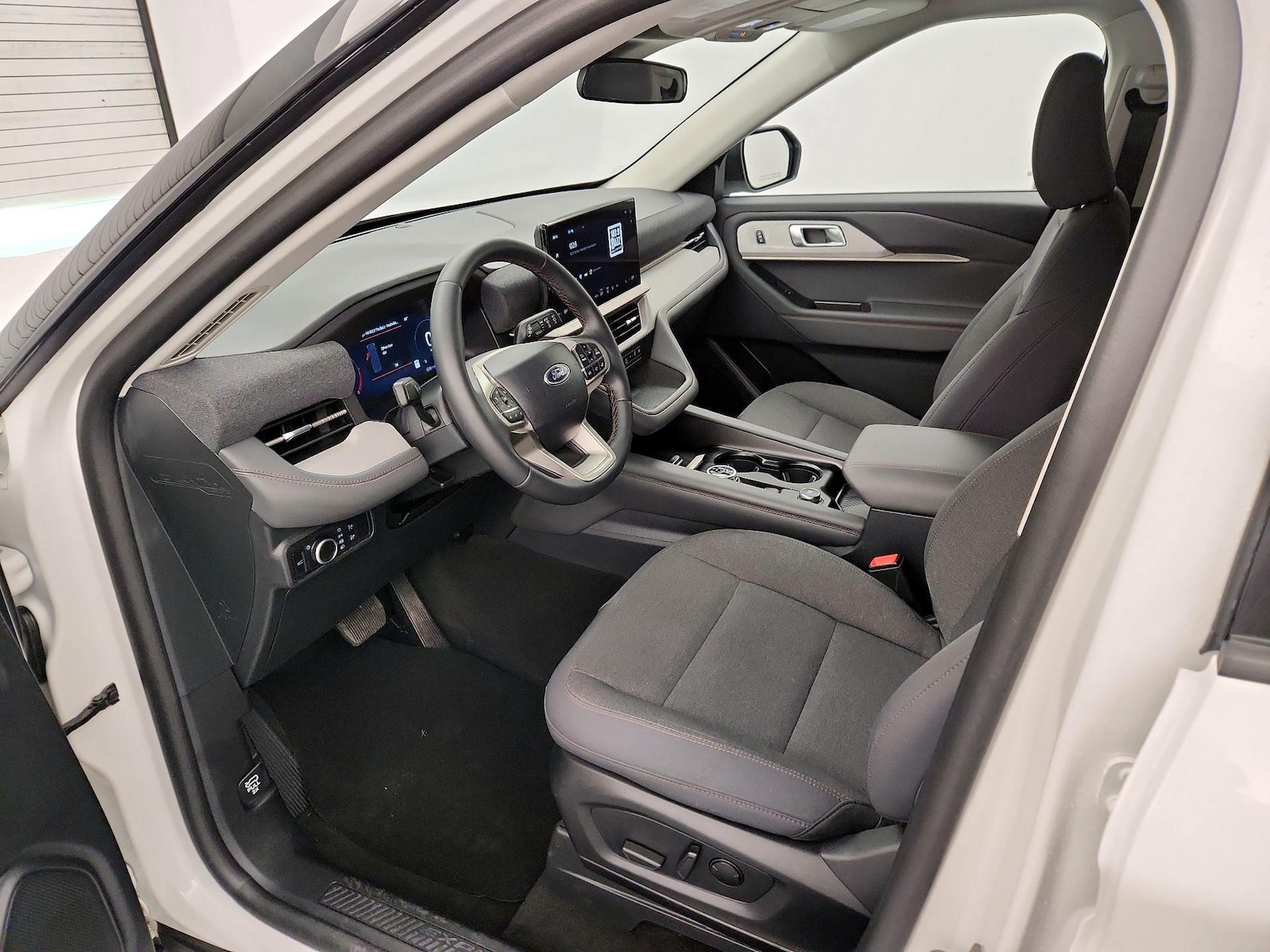 2025 Ford Explorer Active - Photo 12