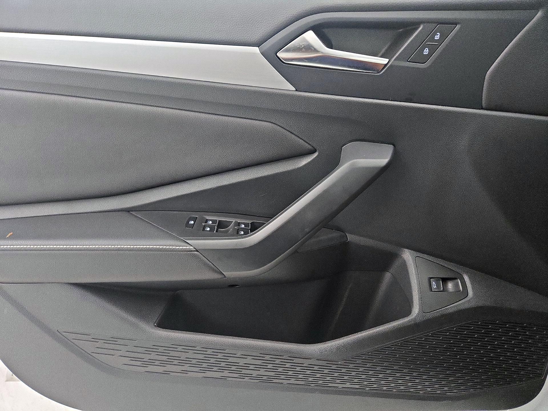 Thumbnail: 2025 Volkswagen Jetta - 12