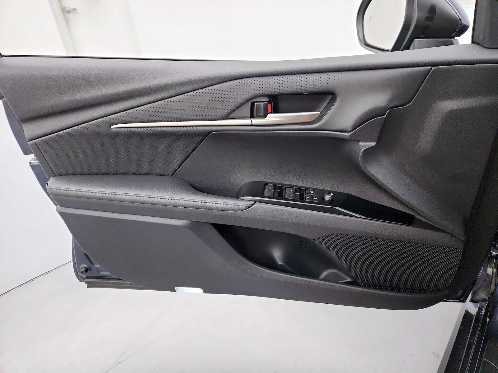 2026 Toyota Camry XSE - Photo 13