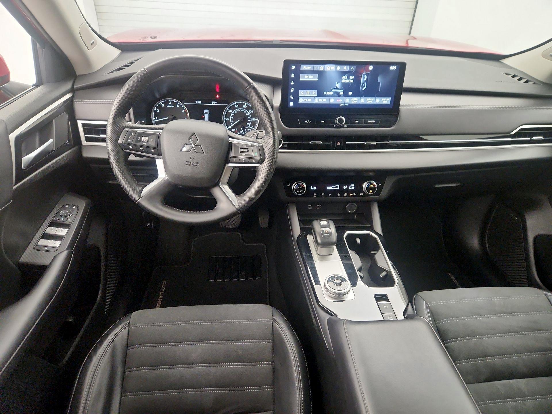 Thumbnail: 2025 Mitsubishi Outlander - 9