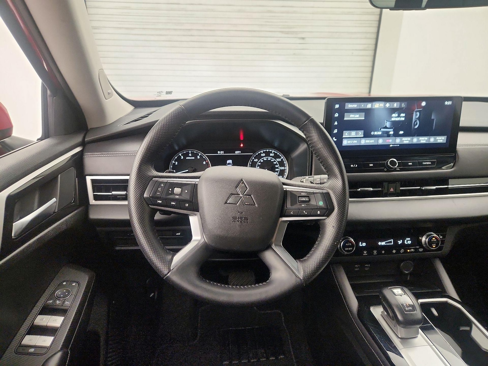 2025 Mitsubishi Outlander SE - Photo 11
