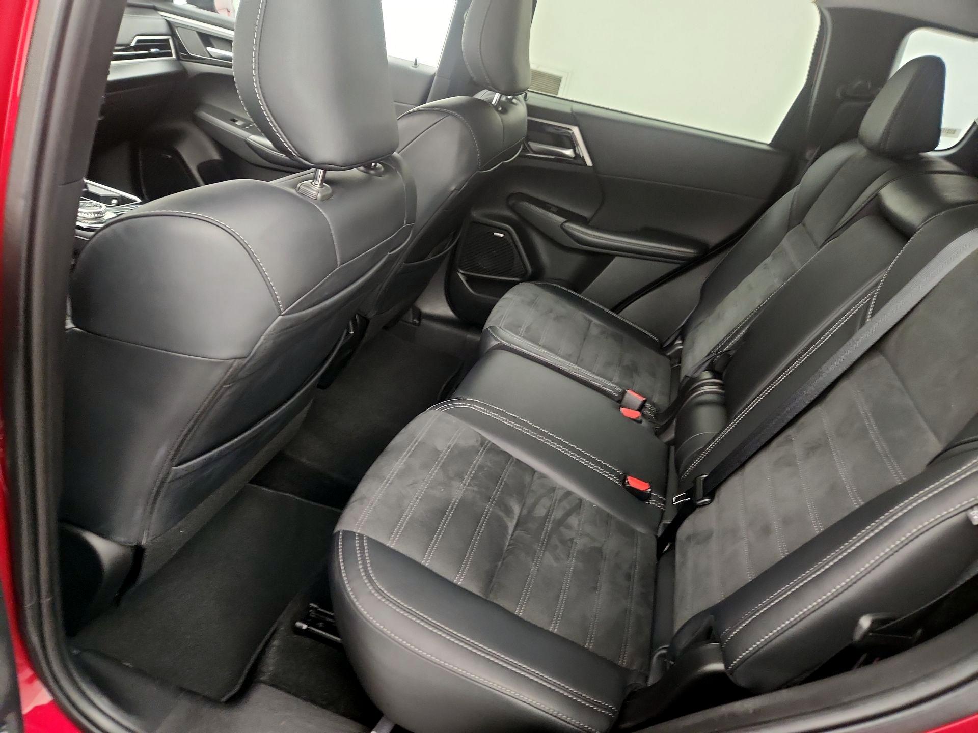 Thumbnail: 2025 Mitsubishi Outlander - 19