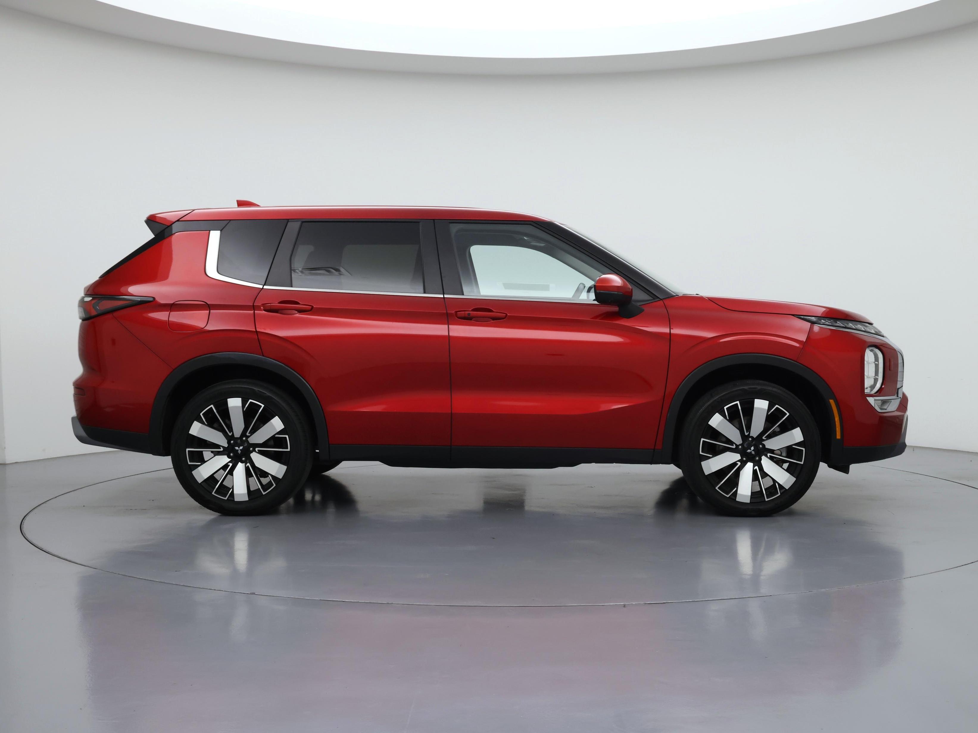 Thumbnail: 2025 Mitsubishi Outlander - 7