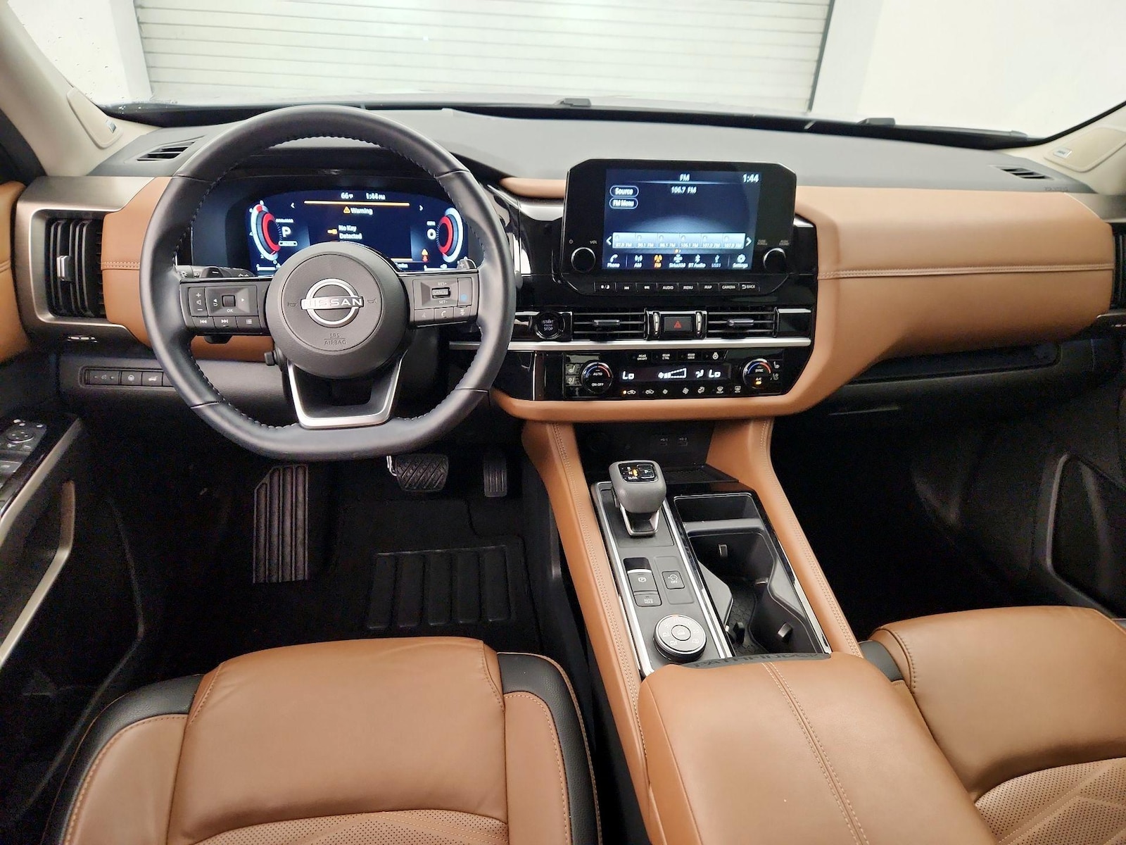 2025 Nissan Pathfinder Platinum - Photo 10