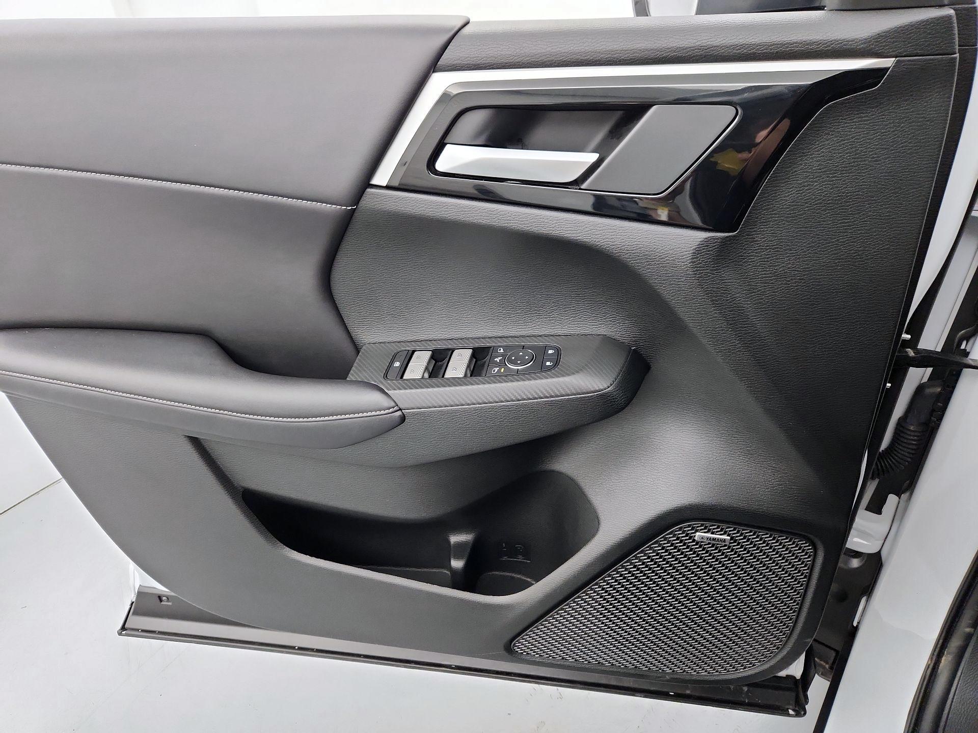 Thumbnail: 2025 Mitsubishi Outlander - 12