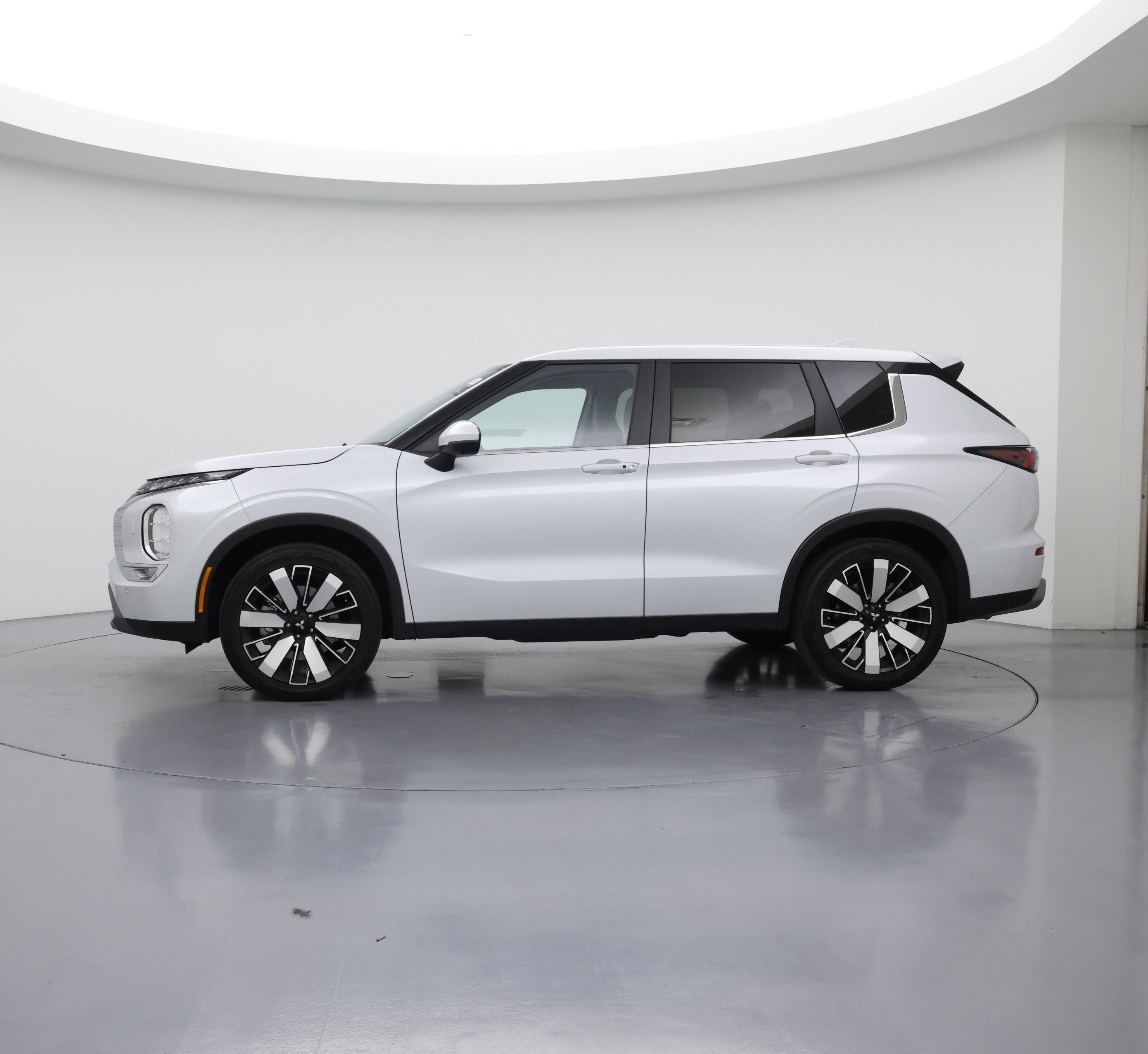 Thumbnail: 2025 Mitsubishi Outlander - 3