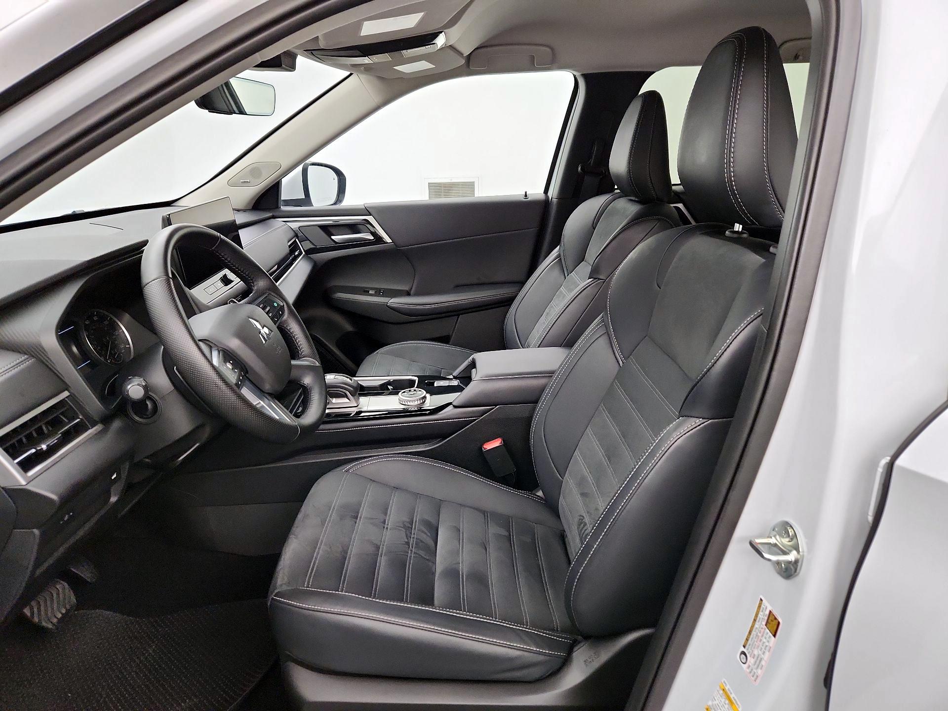 Thumbnail: 2025 Mitsubishi Outlander - 11