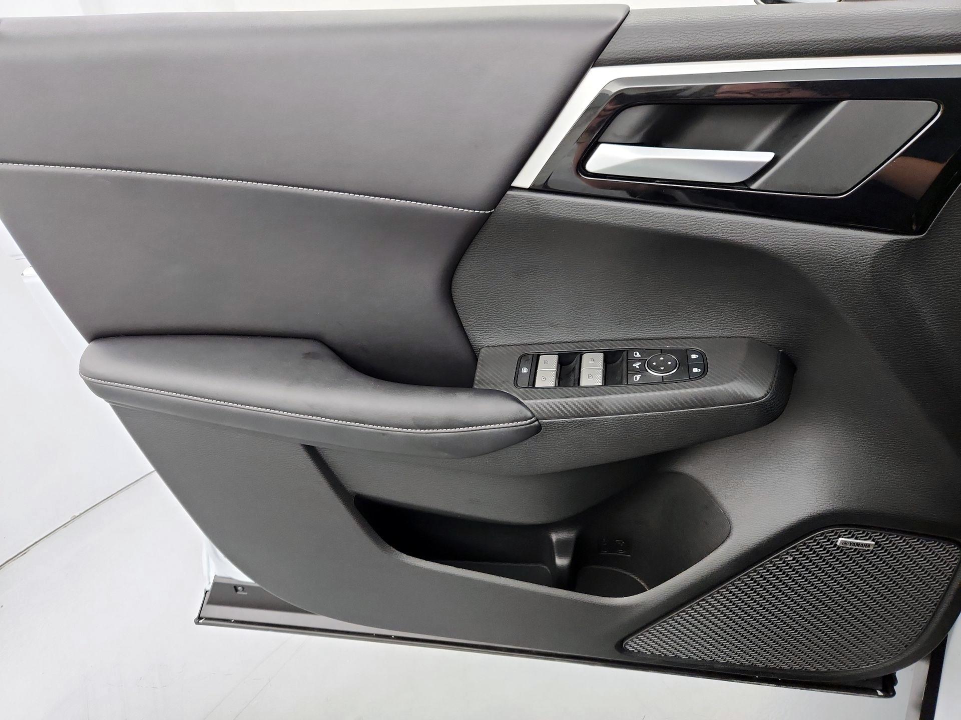 Thumbnail: 2025 Mitsubishi Outlander - 12