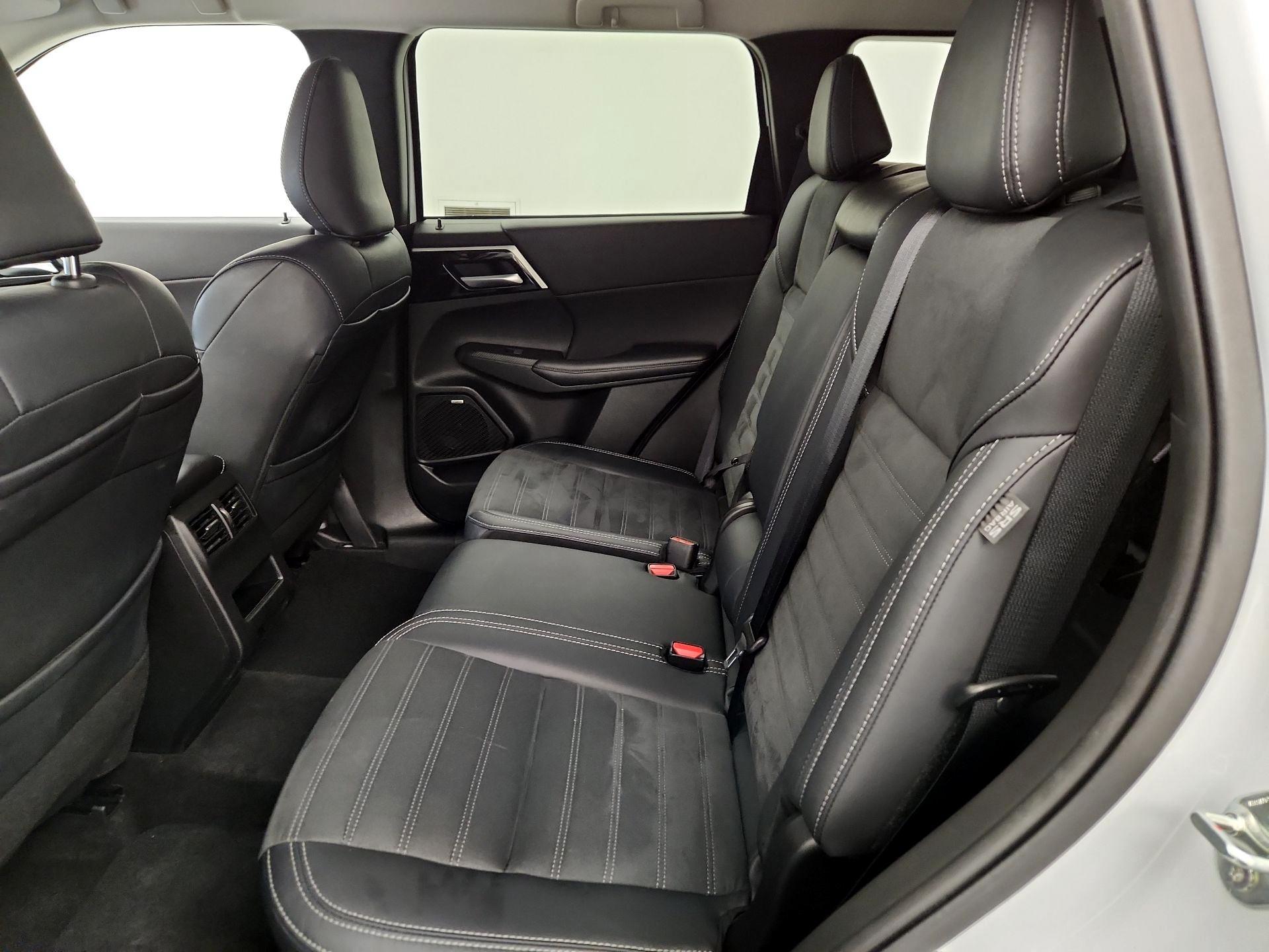 Thumbnail: 2025 Mitsubishi Outlander - 20
