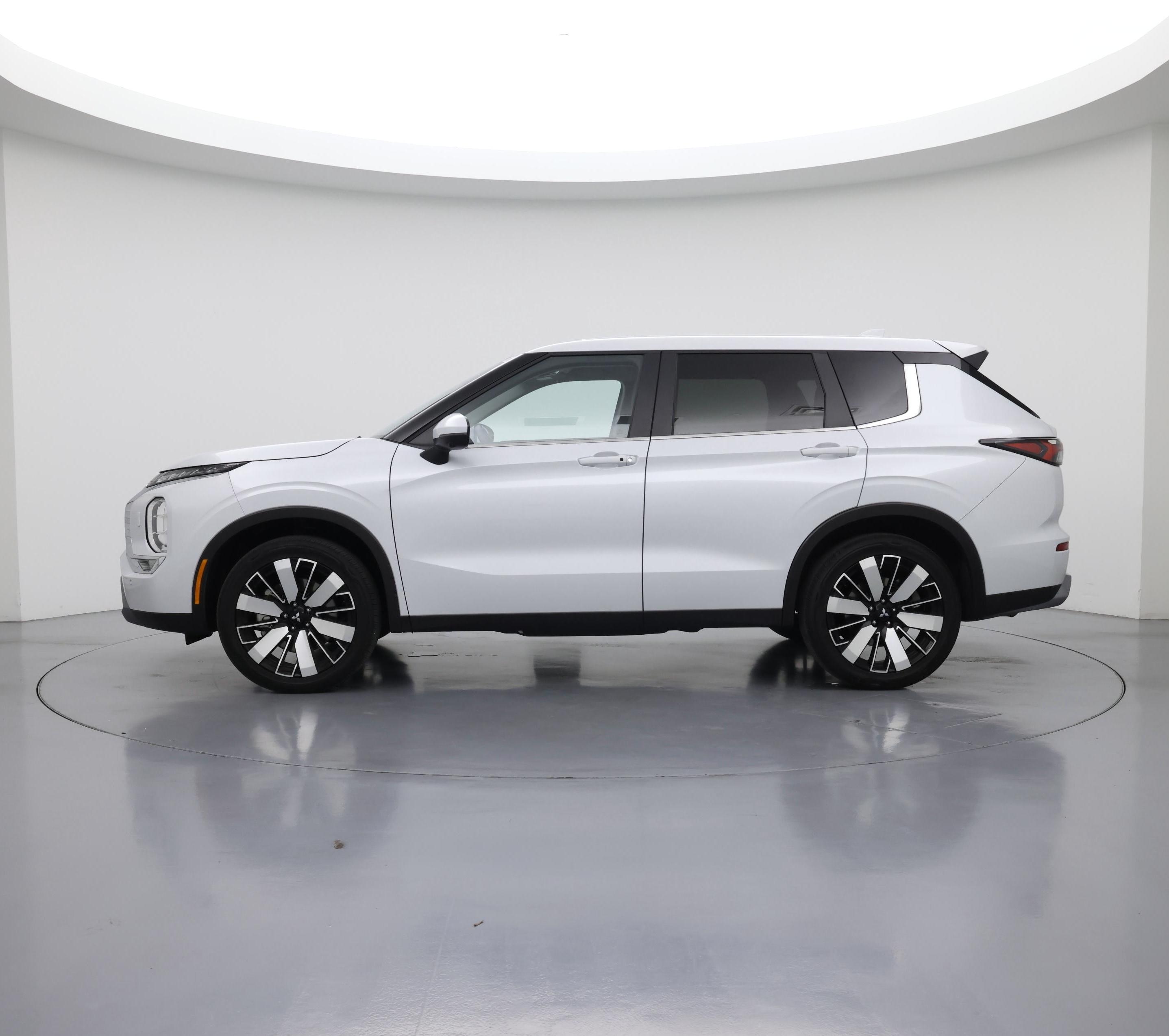 Thumbnail: 2025 Mitsubishi Outlander - 3