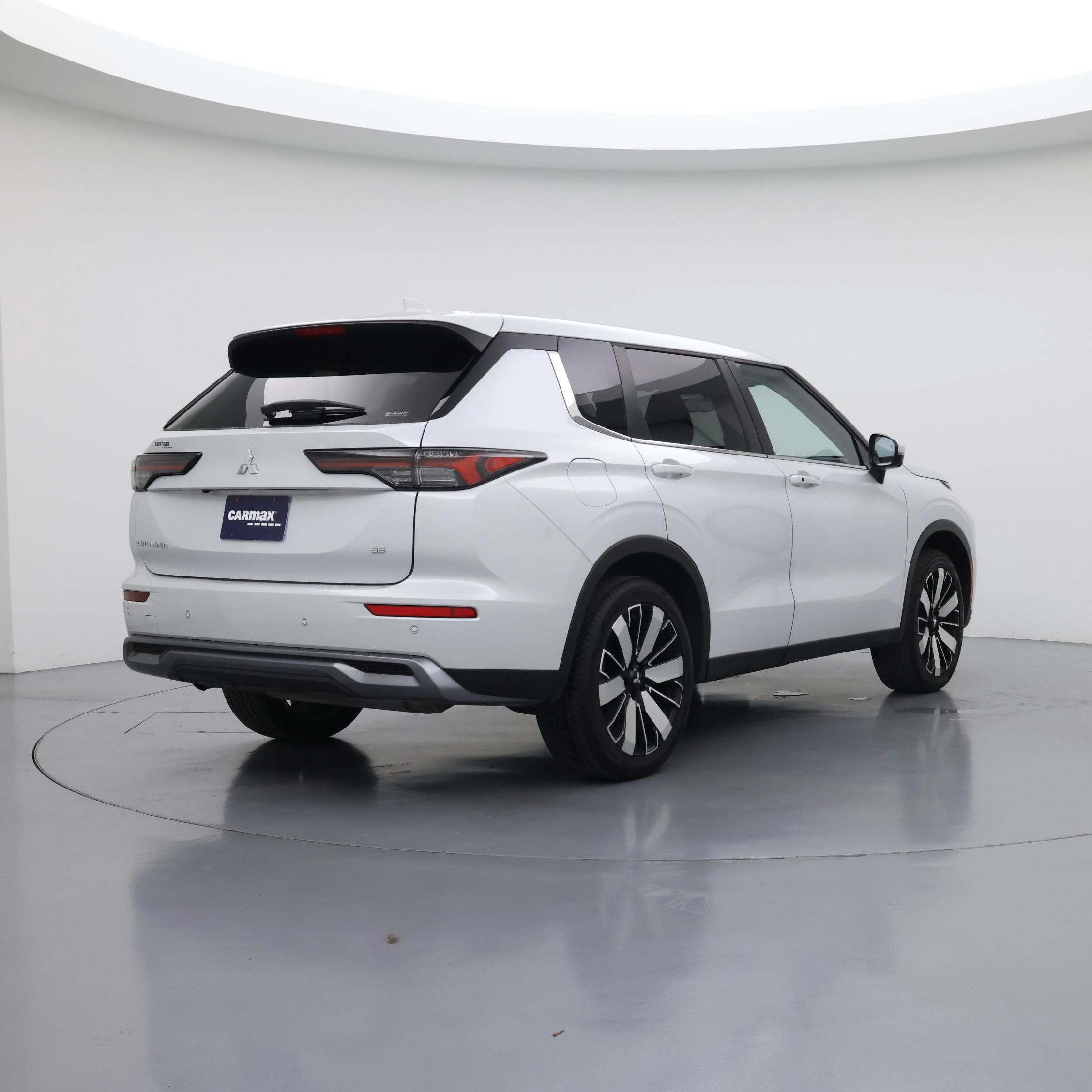 Thumbnail: 2025 Mitsubishi Outlander - 8