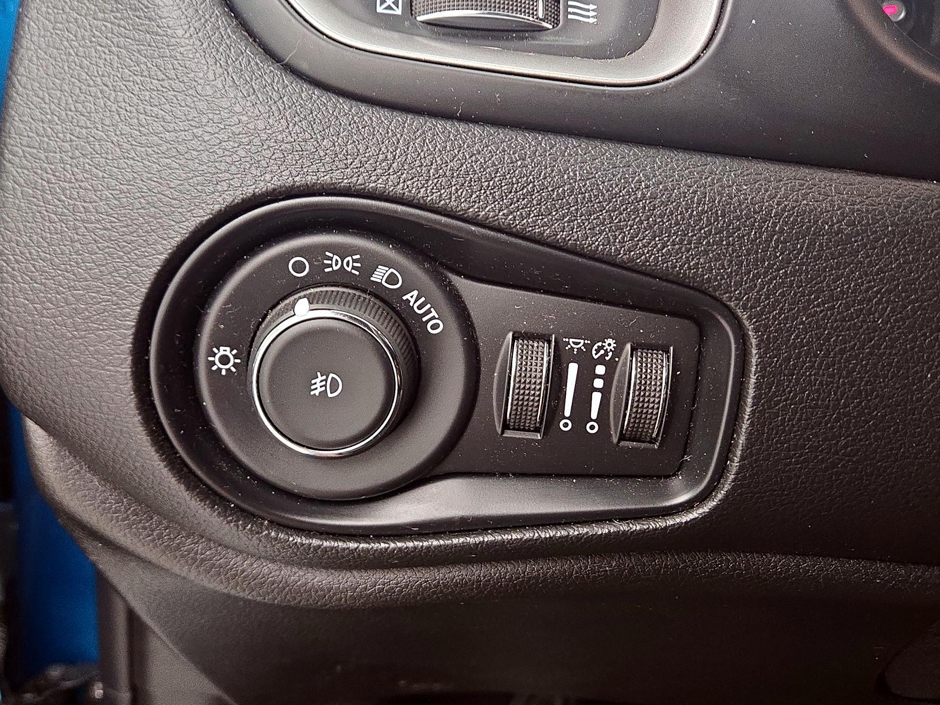 Thumbnail: 2021 Jeep Renegade - 13