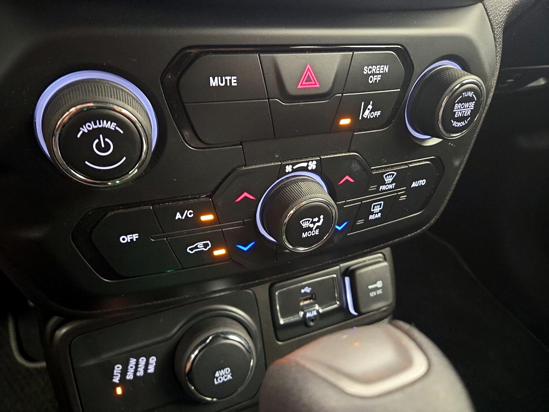 Thumbnail: 2021 Jeep Renegade - 17