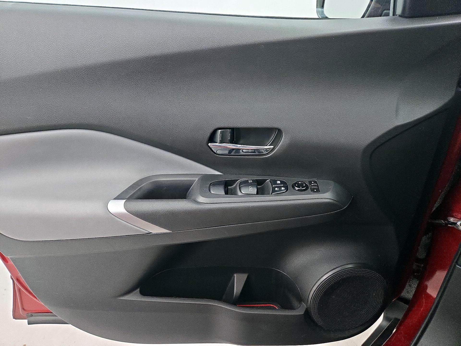Thumbnail: 2021 Nissan Kicks - 12