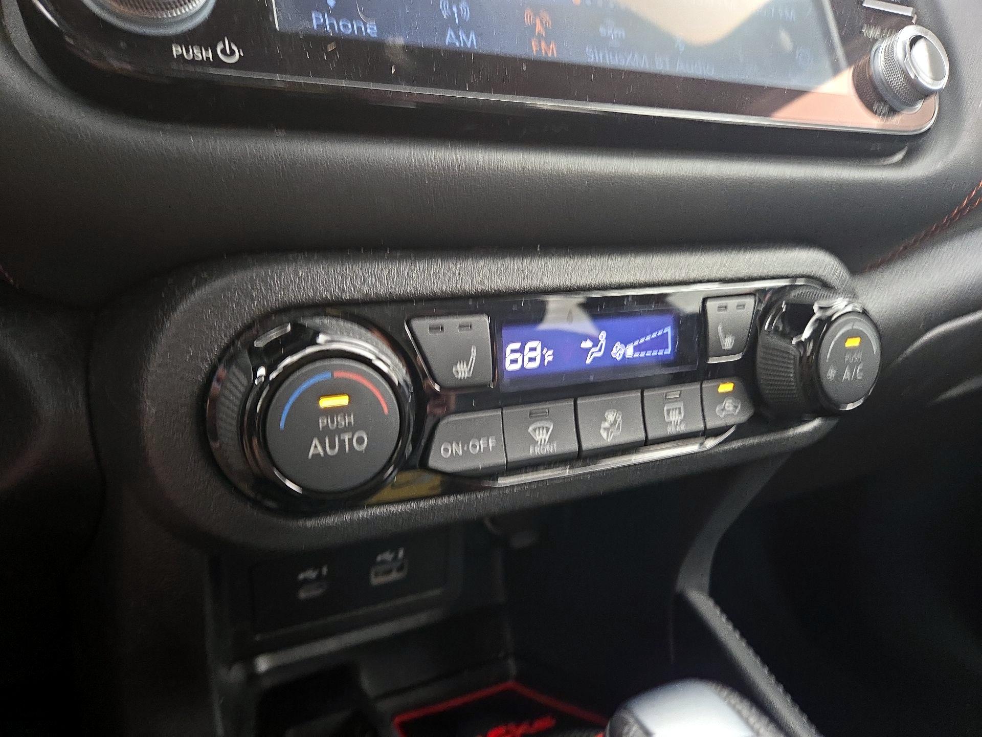 Thumbnail: 2021 Nissan Kicks - 16