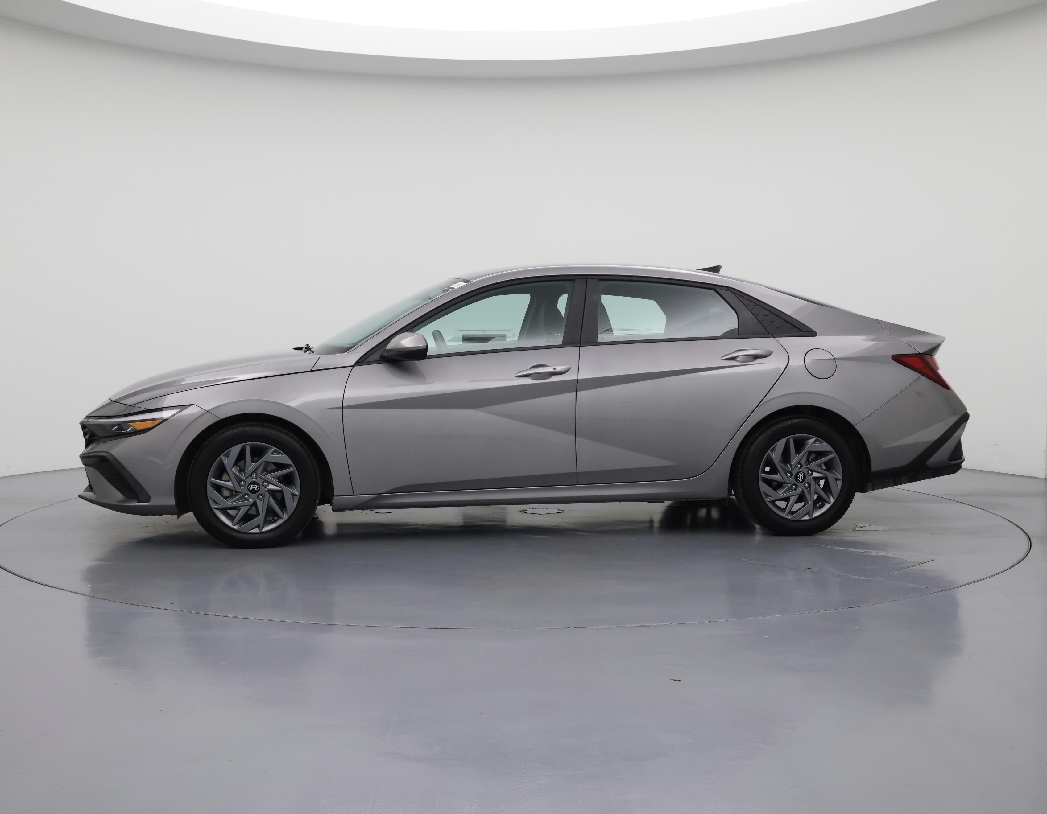 Thumbnail: 2024 Hyundai Elantra - 3