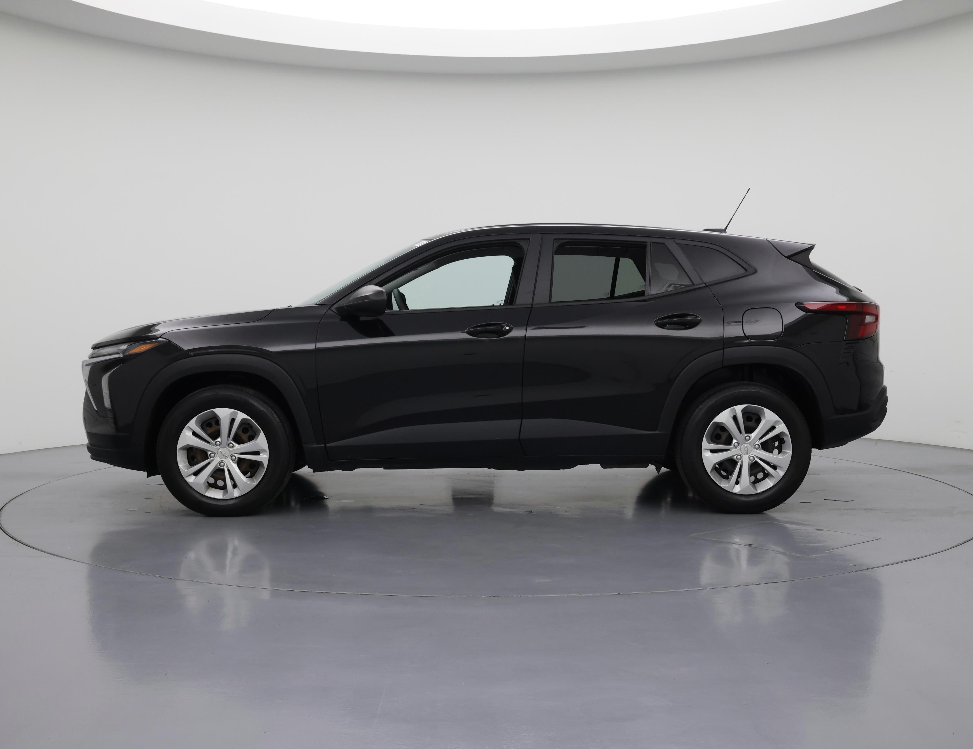 Thumbnail: 2024 Chevrolet Trax - 3