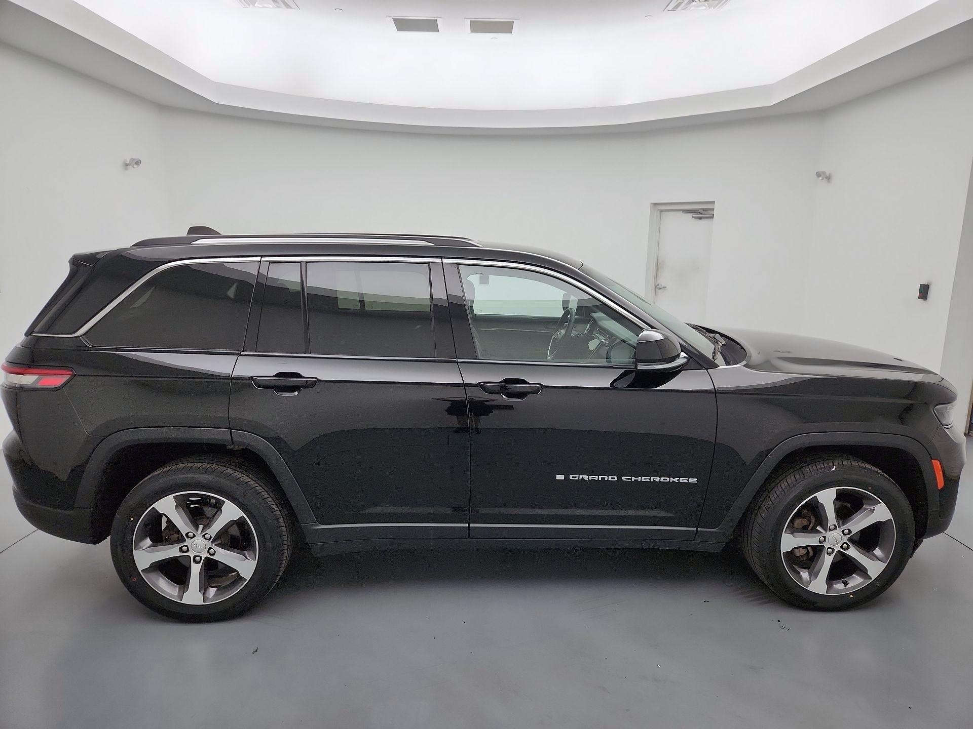 Thumbnail: 2023 Jeep Grand Cherokee - 4