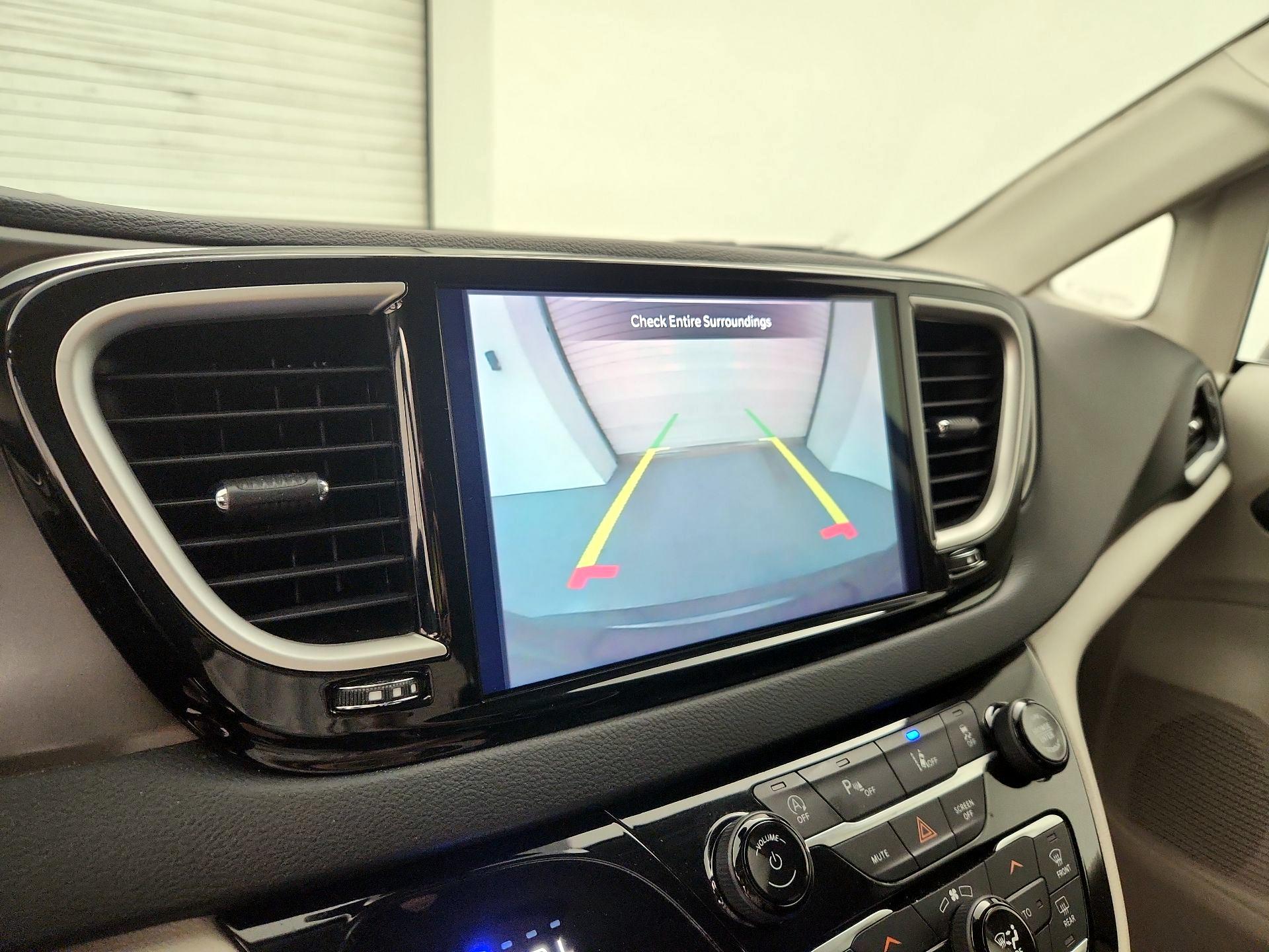 Thumbnail: 2023 Chrysler Pacifica - 12
