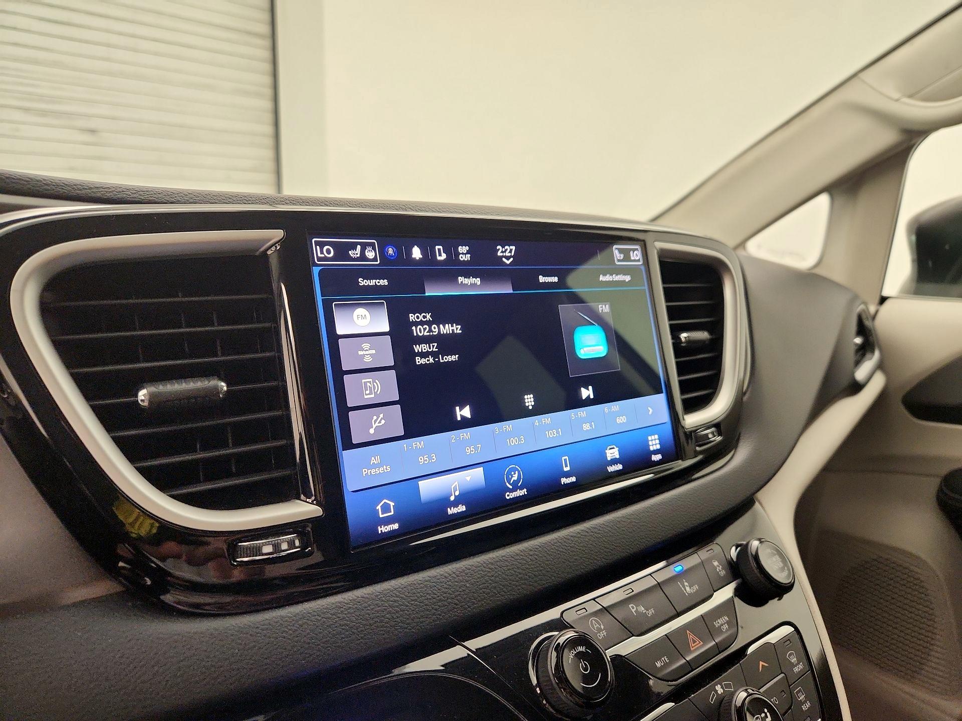 Thumbnail: 2023 Chrysler Pacifica - 13