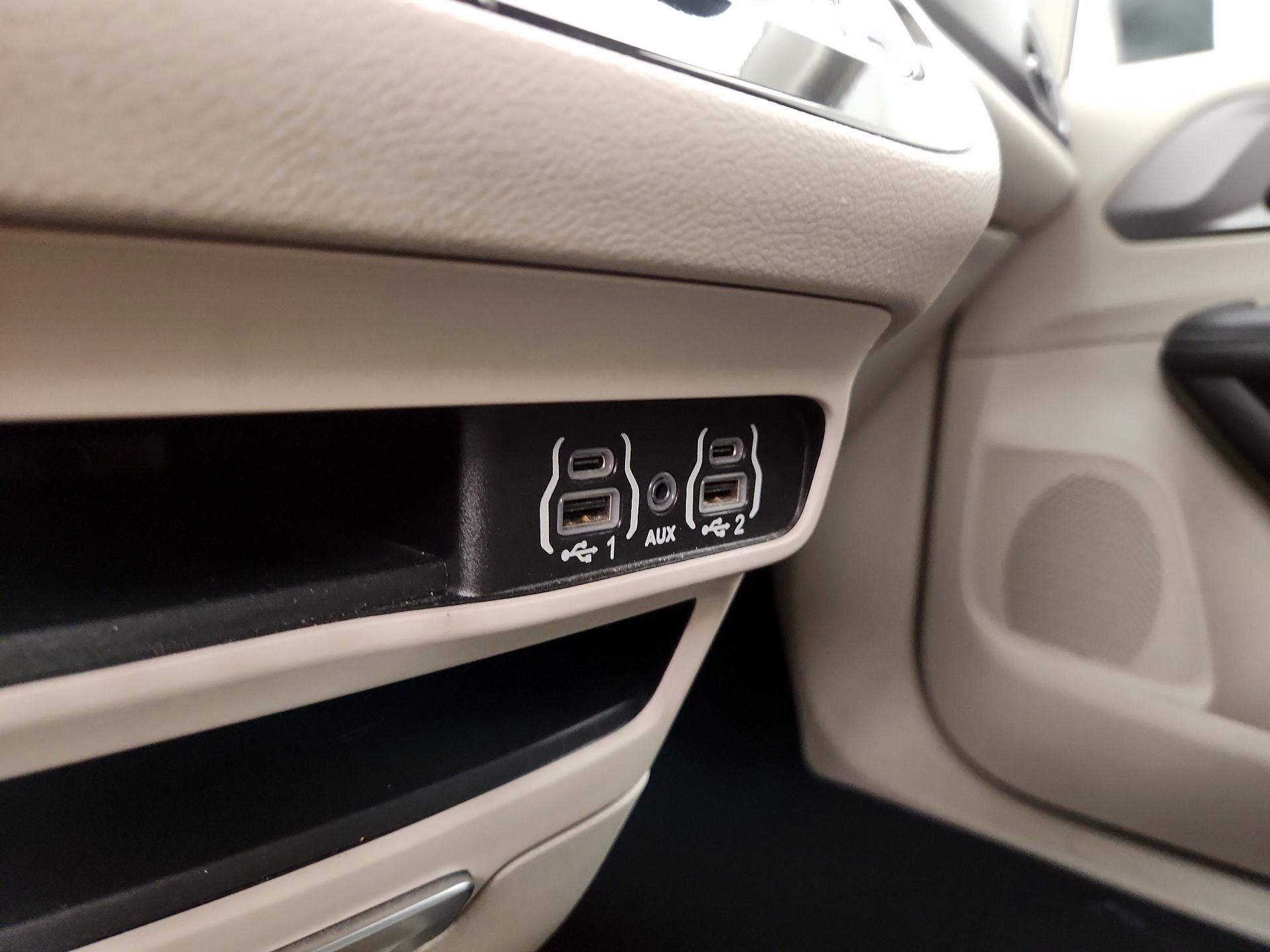 Thumbnail: 2023 Chrysler Pacifica - 16