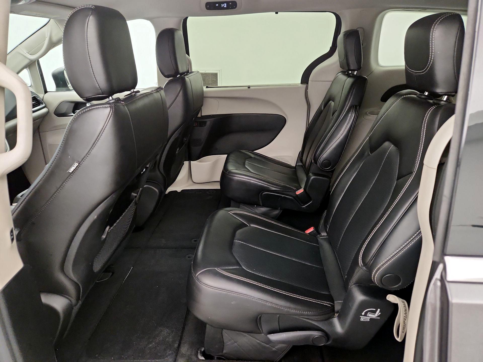 Thumbnail: 2023 Chrysler Pacifica - 17
