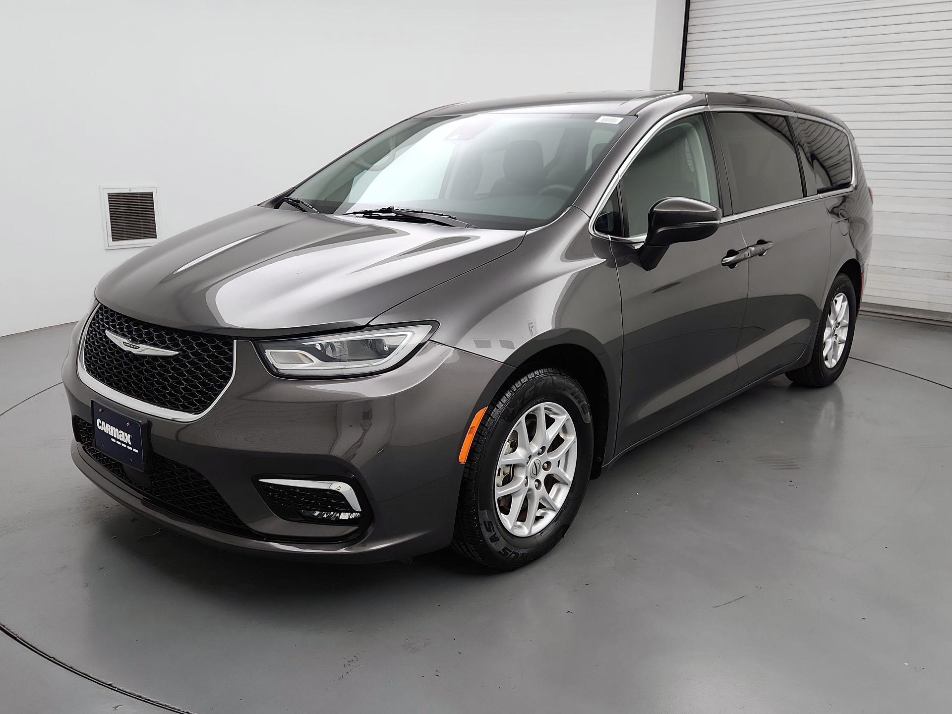 Thumbnail: 2023 Chrysler Pacifica - 3