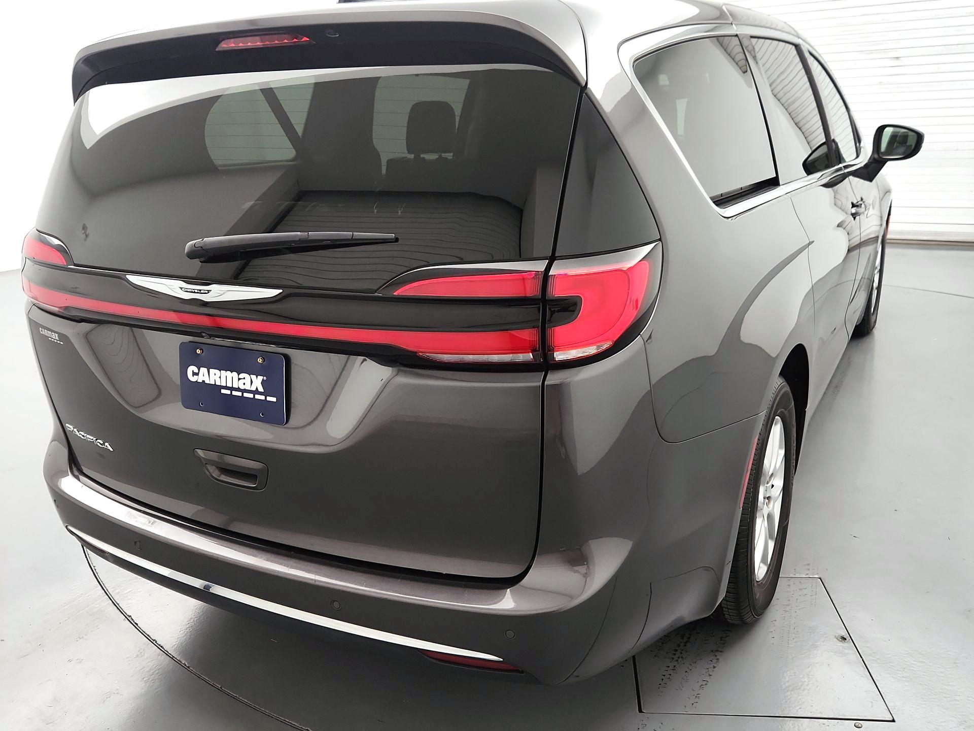 Thumbnail: 2023 Chrysler Pacifica - 5