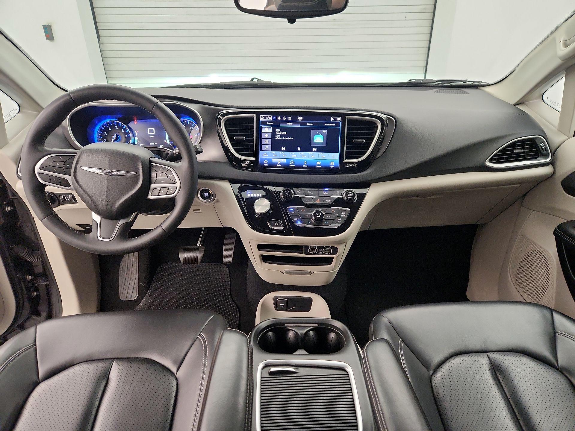 Thumbnail: 2023 Chrysler Pacifica - 8