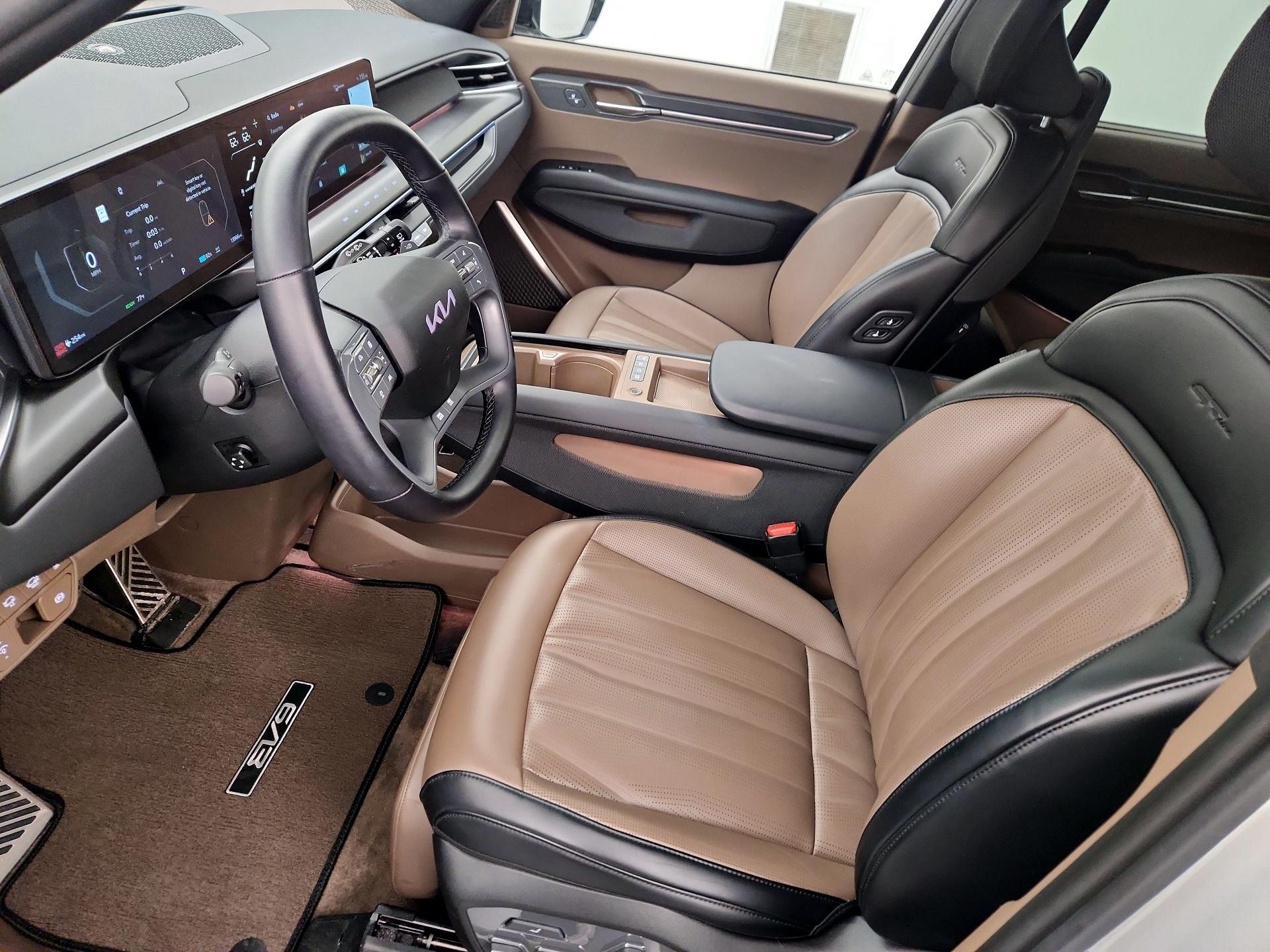 Thumbnail: 2024 Kia EV9 - 11