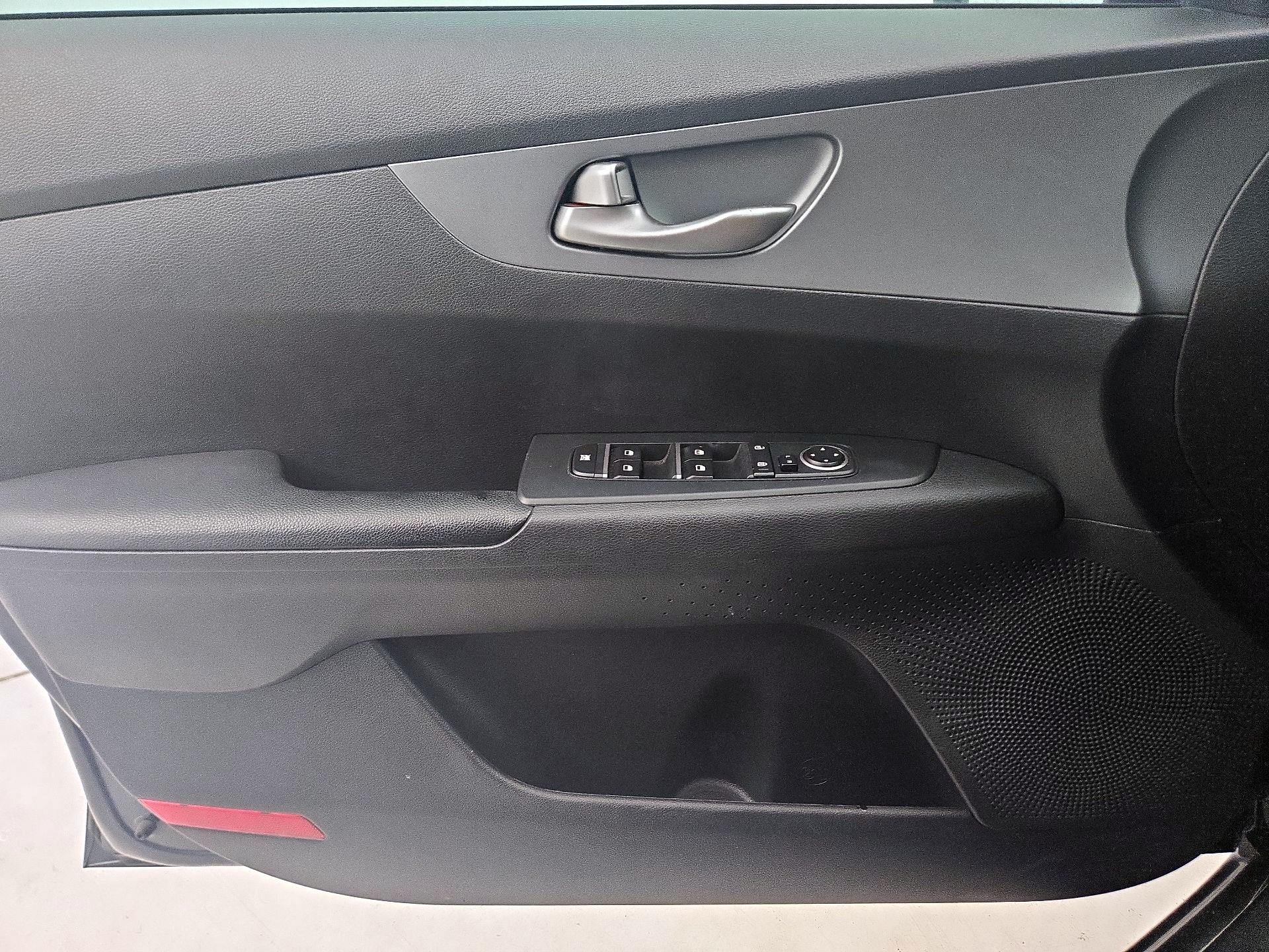 Thumbnail: 2021 Kia Forte - 12