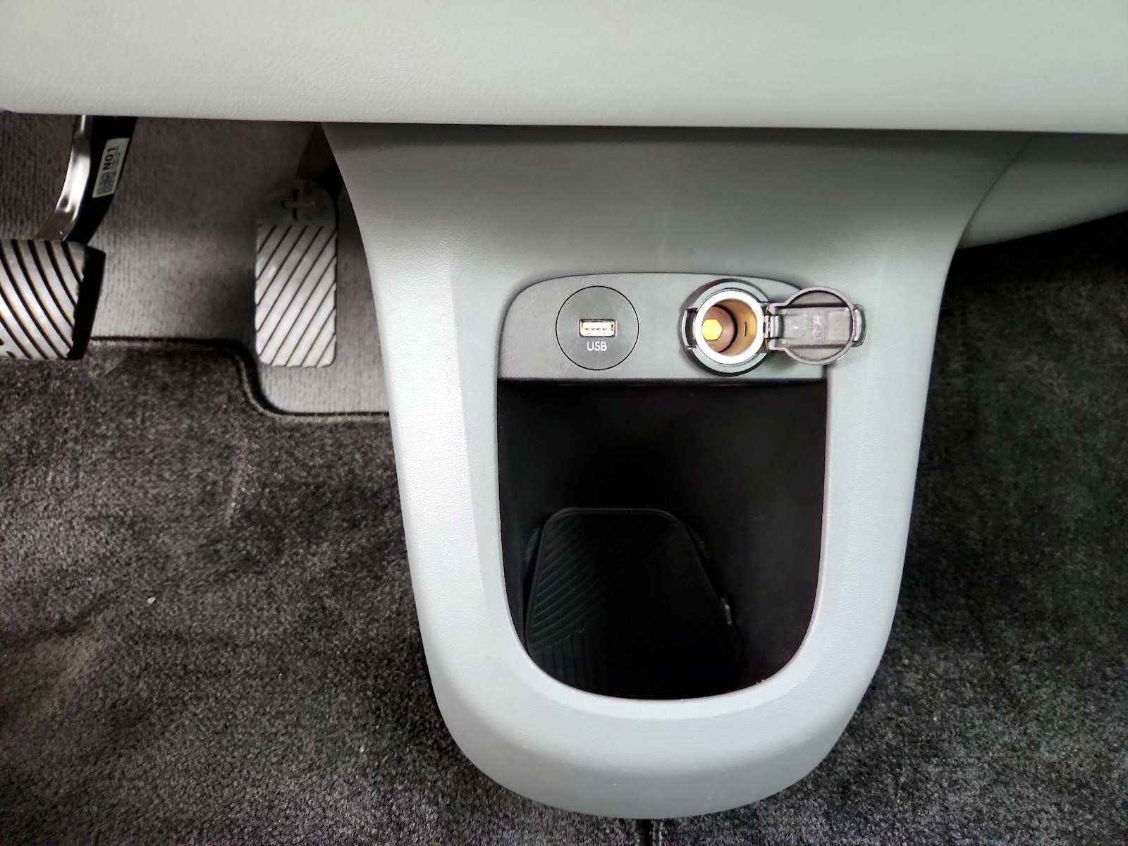 2024 Hyundai IONIQ 5 Limited - Photo 18
