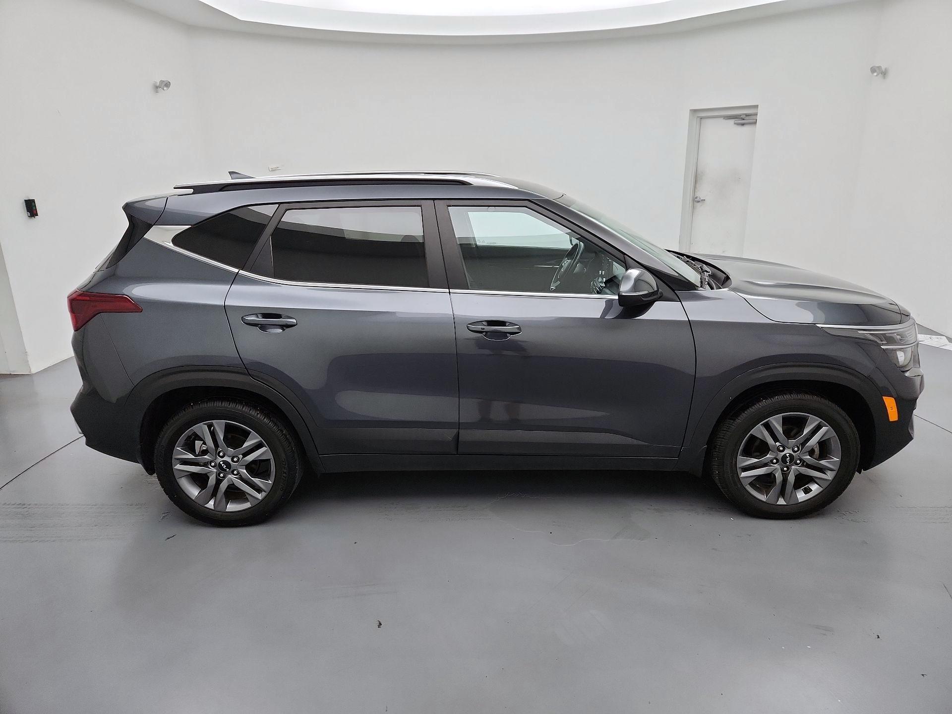 Thumbnail: 2023 Kia Seltos - 4