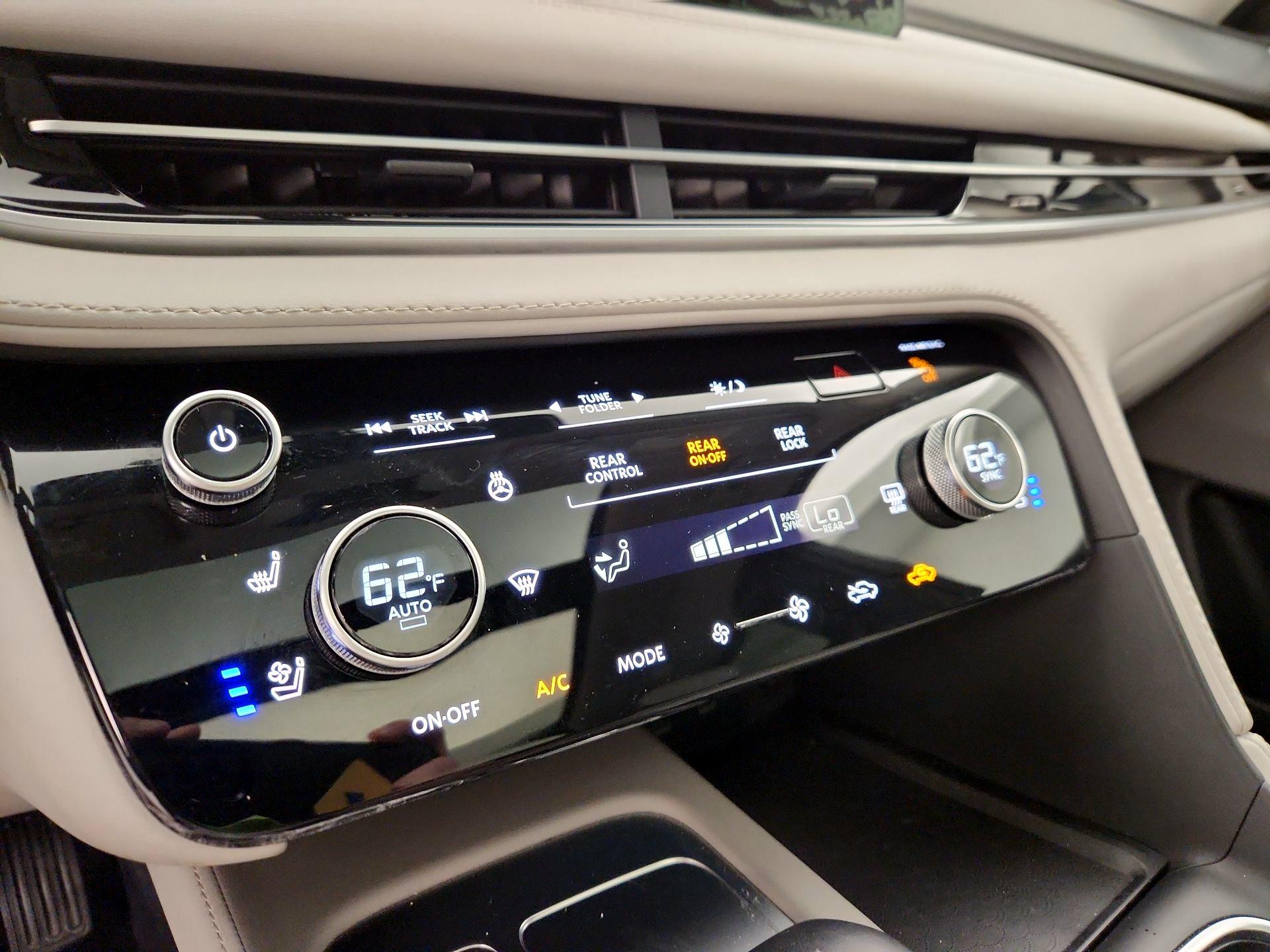 Thumbnail: 2026 INFINITI QX60 - 16