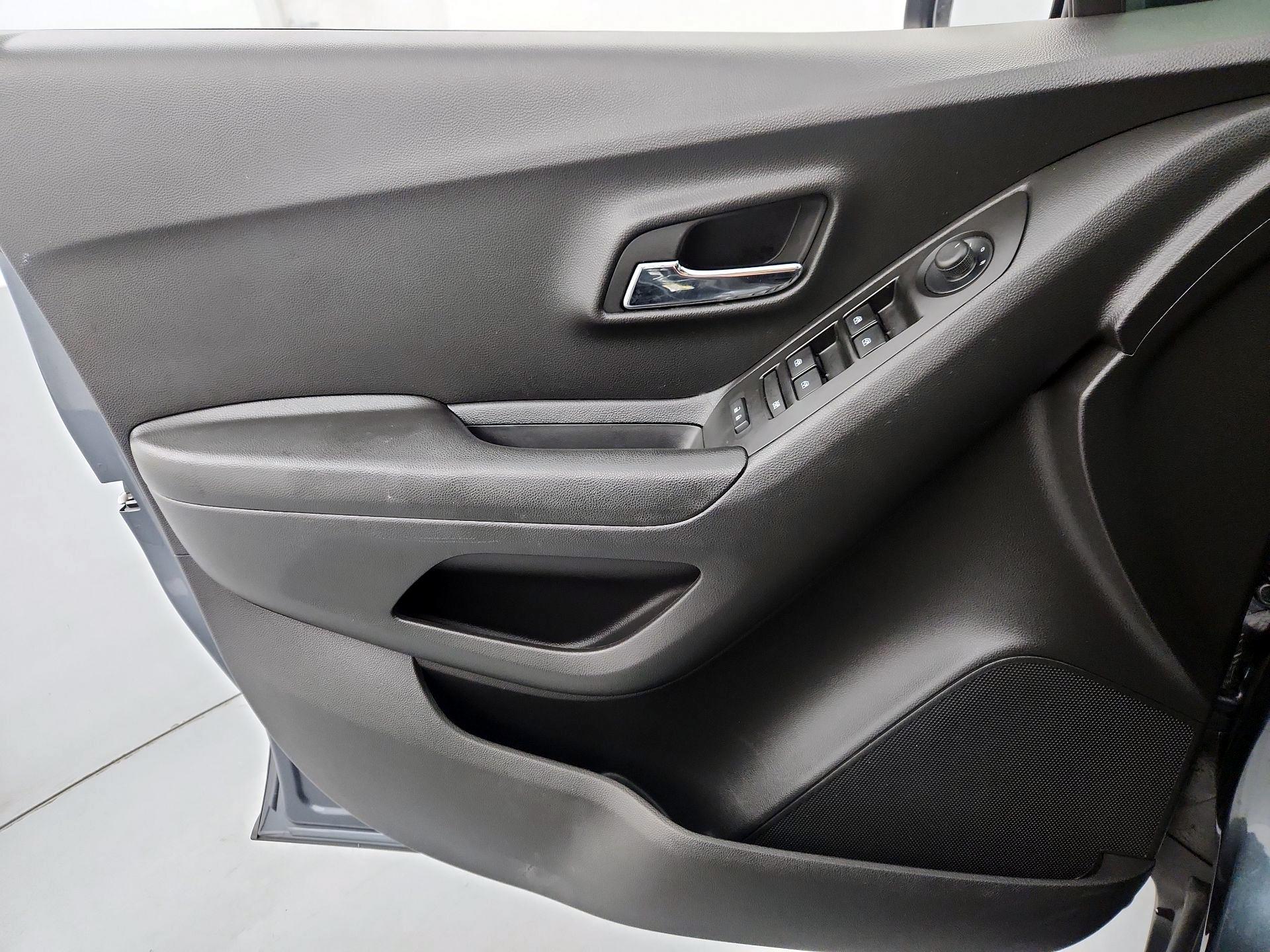 Thumbnail: 2022 Chevrolet Trax - 12