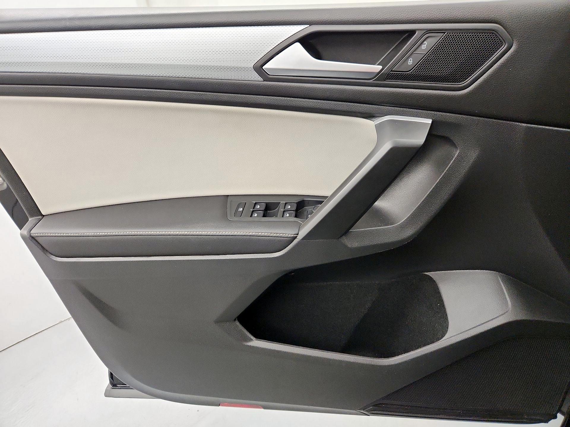 Thumbnail: 2024 Volkswagen Tiguan - 12