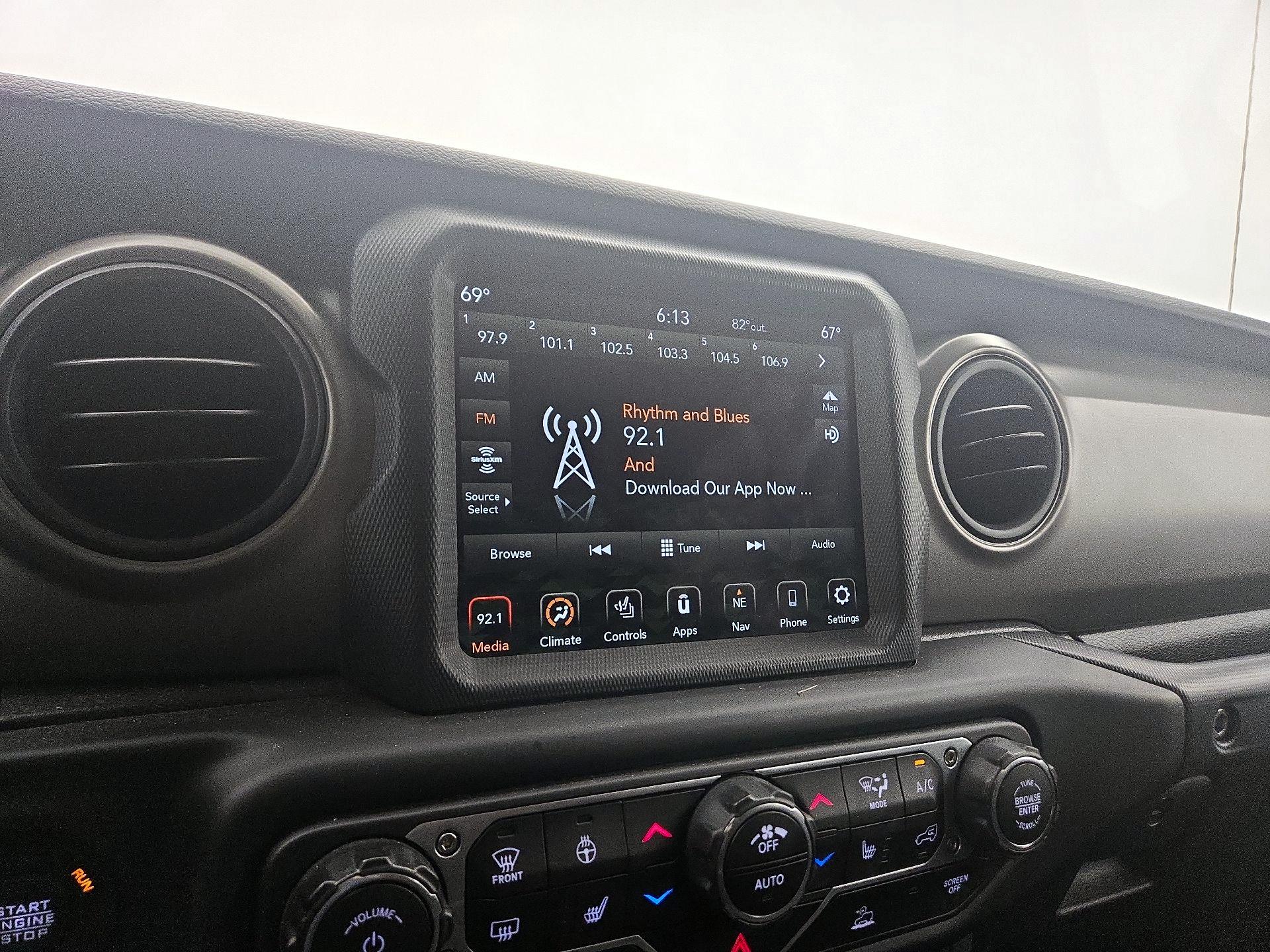 Thumbnail: 2022 Jeep Wrangler - 15