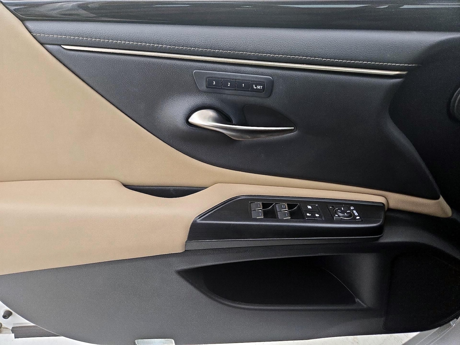 2021 Lexus ES 350 - Photo 13