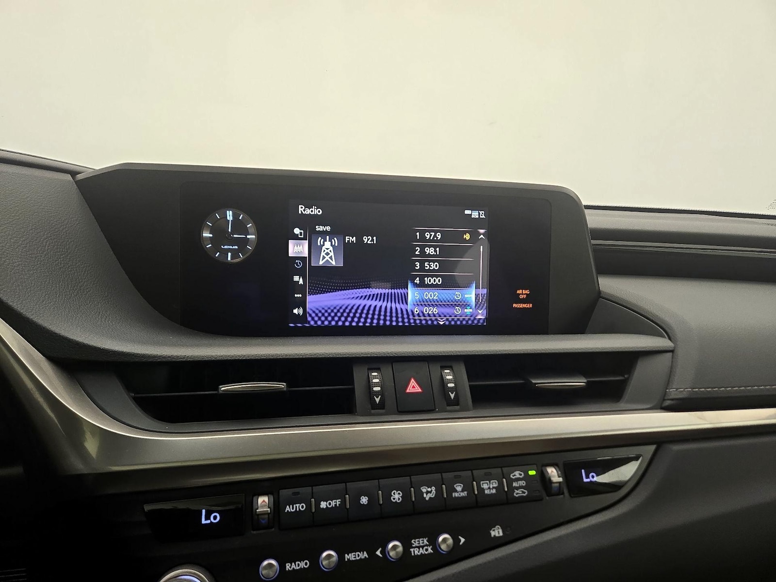 2021 Lexus ES 350 - Photo 16