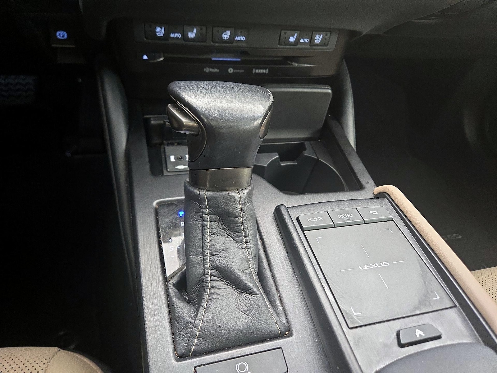 2021 Lexus ES 350 - Photo 18
