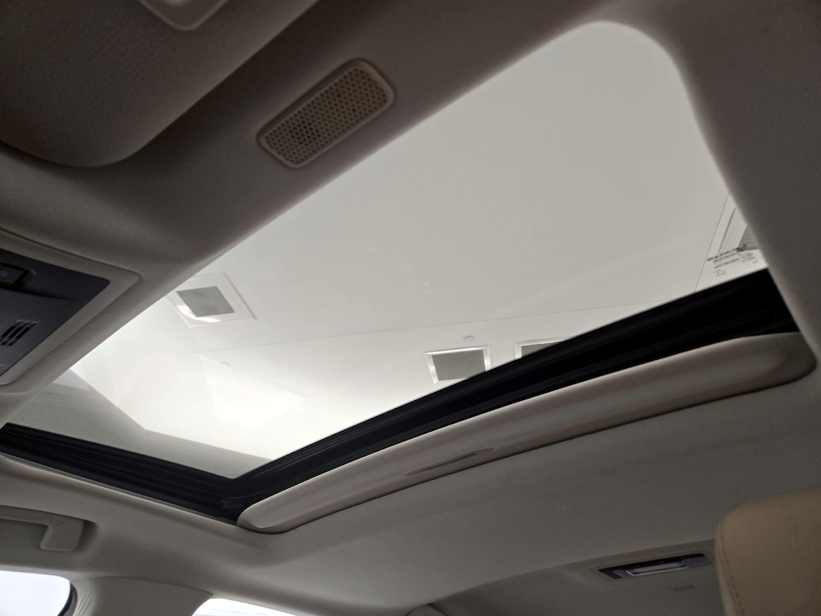 2021 Lexus ES 350 - Photo 20