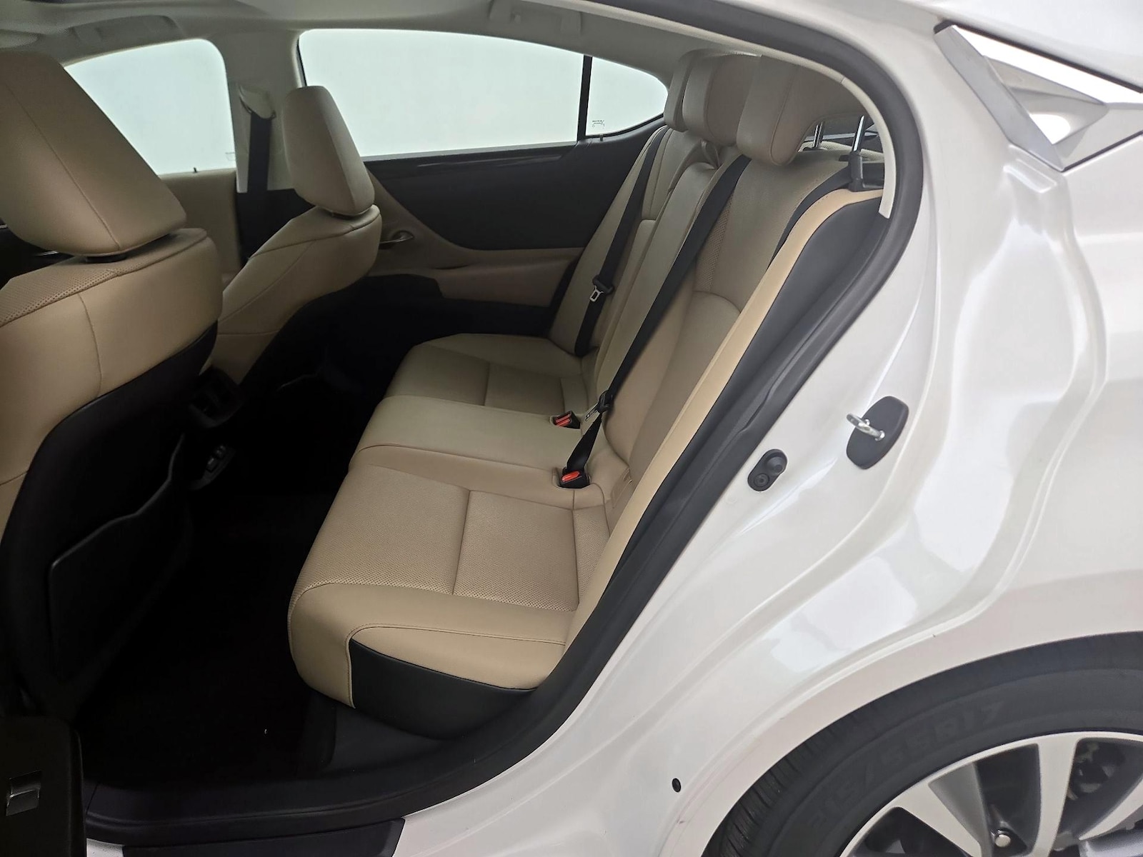 2021 Lexus ES 350 - Photo 21