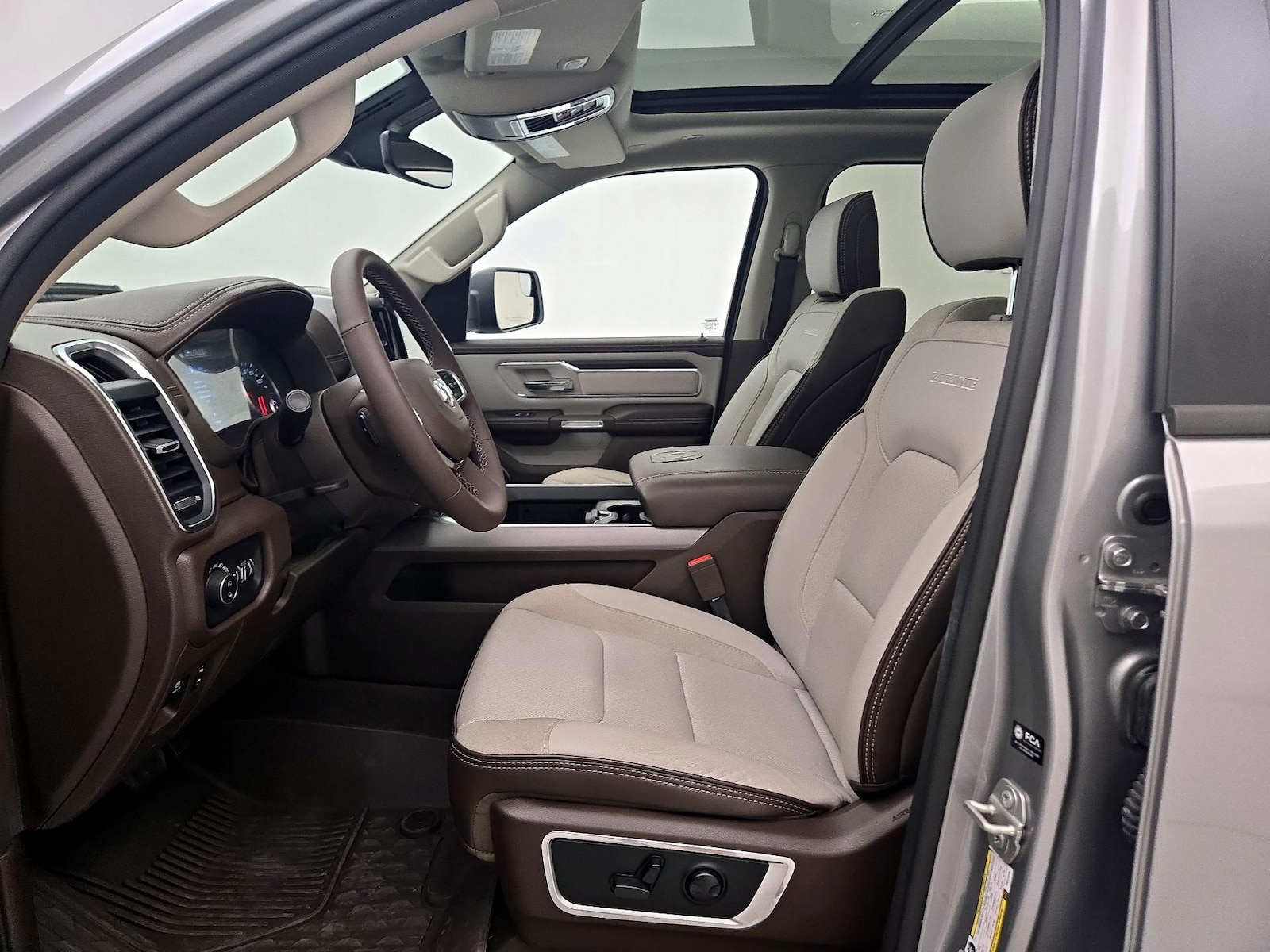 2025 RAM Ram 1500 Pickup Laramie - Photo 12