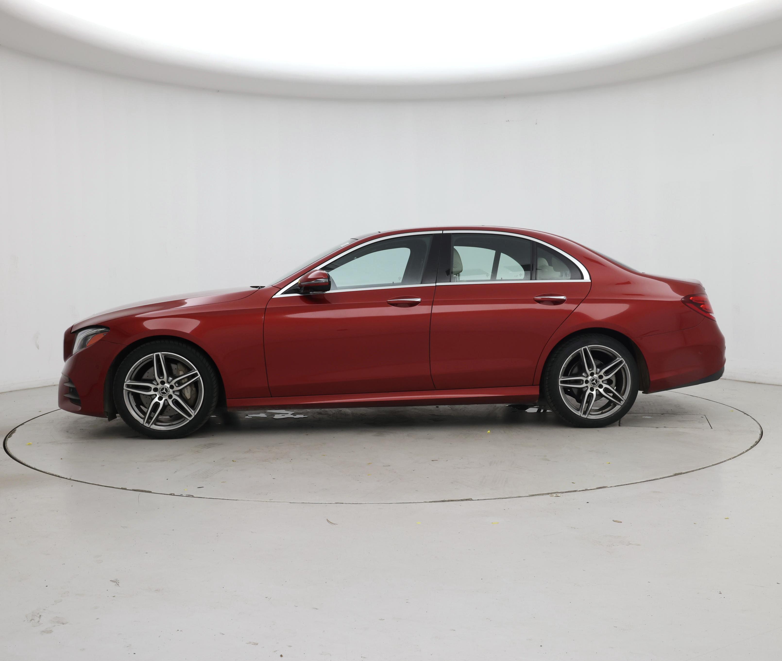 Thumbnail: 2019 Mercedes-Benz E-Class - 3