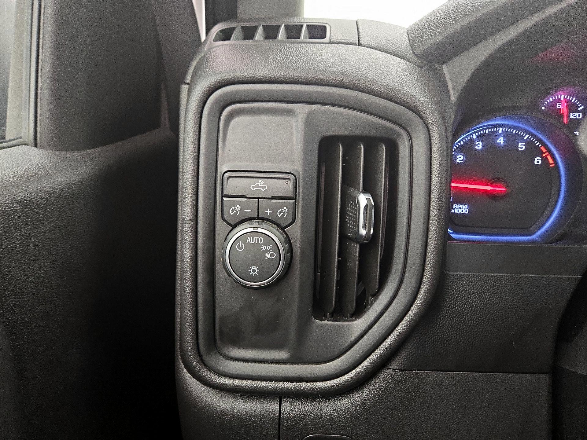 Thumbnail: 2019 Chevrolet Silverado 1500 - 13
