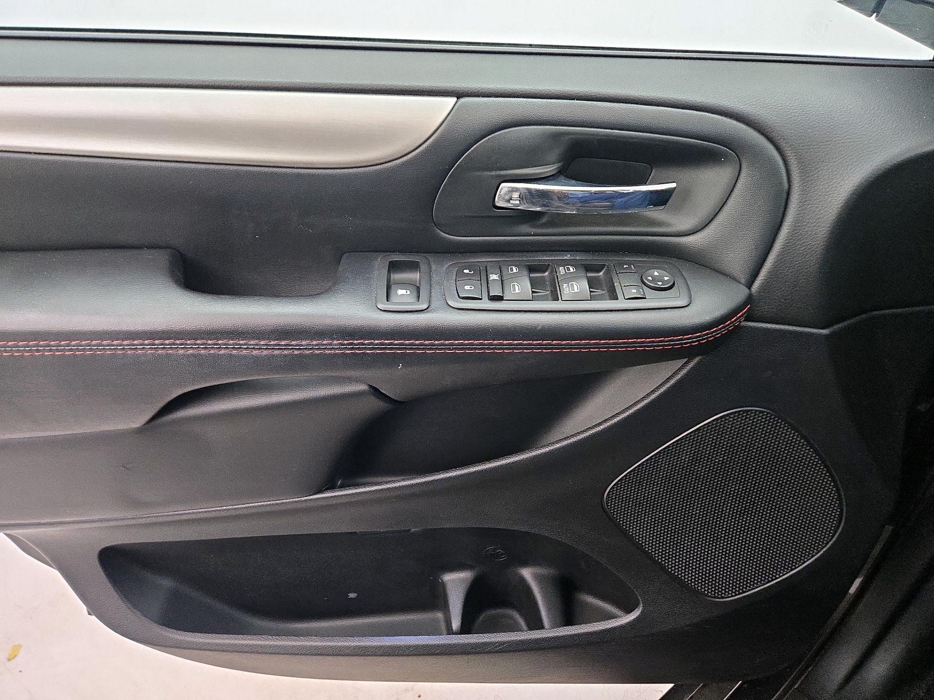 Thumbnail: 2020 Dodge Grand Caravan - 12
