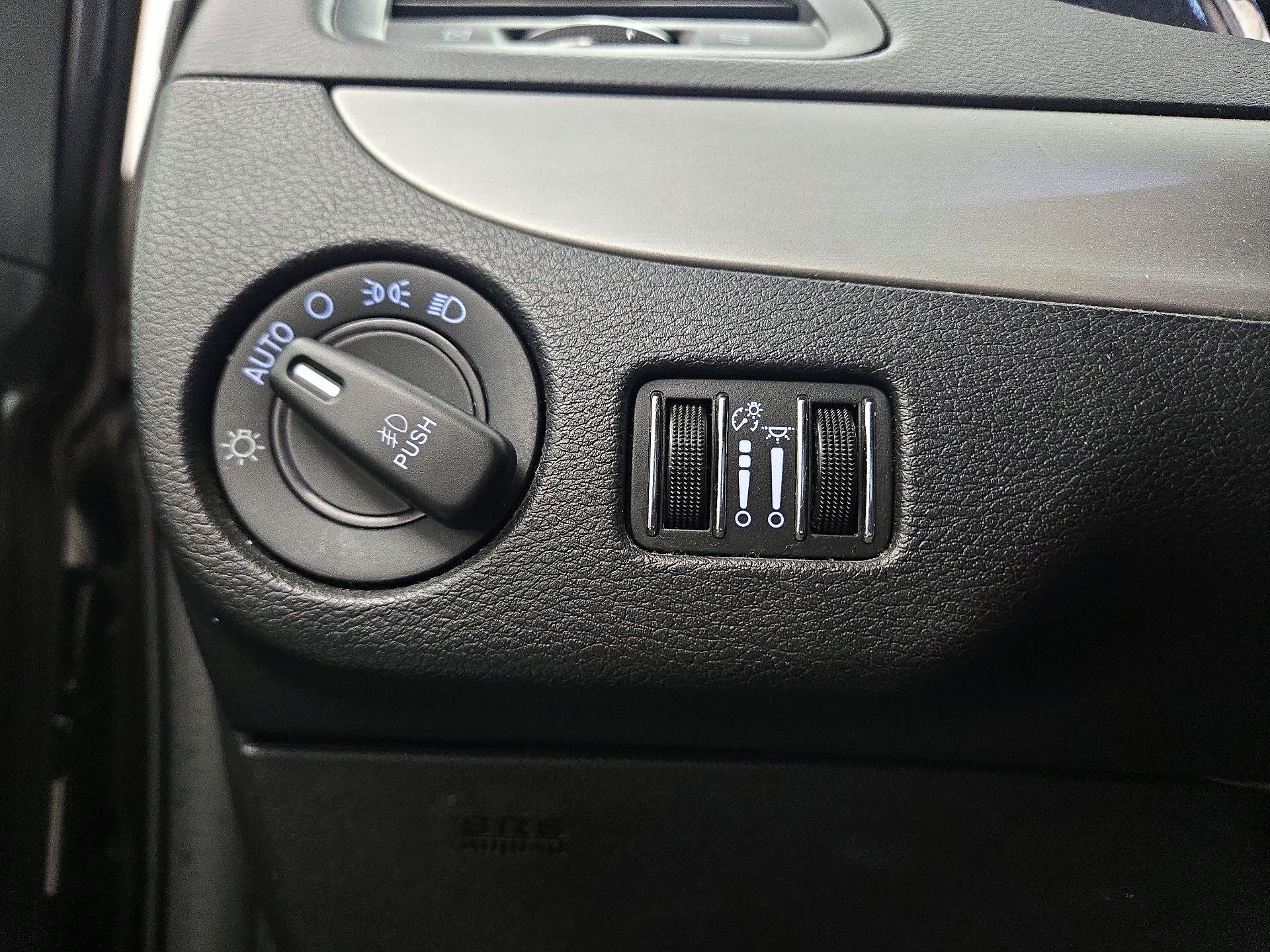 Thumbnail: 2020 Dodge Grand Caravan - 13