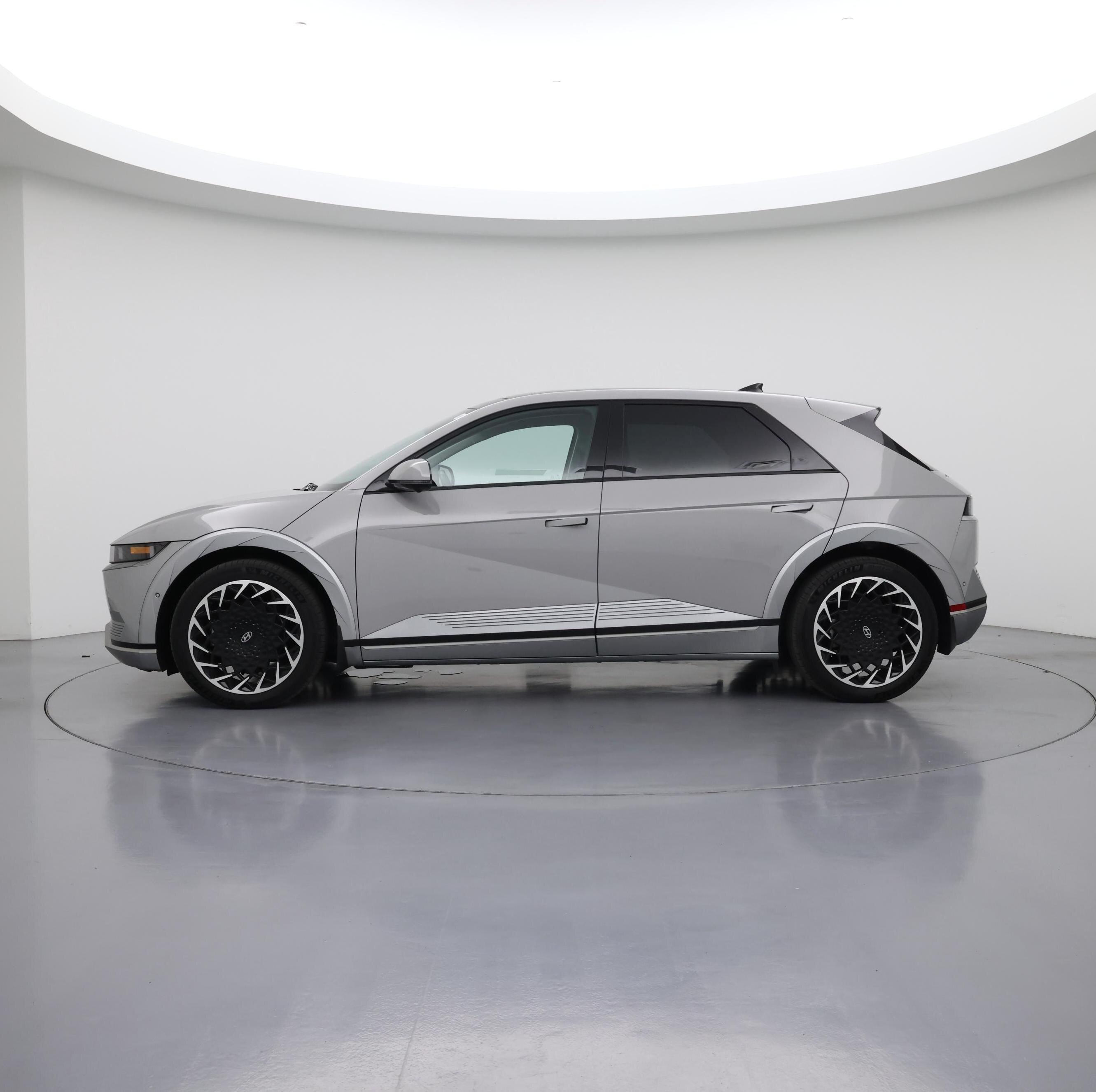 Thumbnail: 2023 Hyundai Ioniq 5 - 3