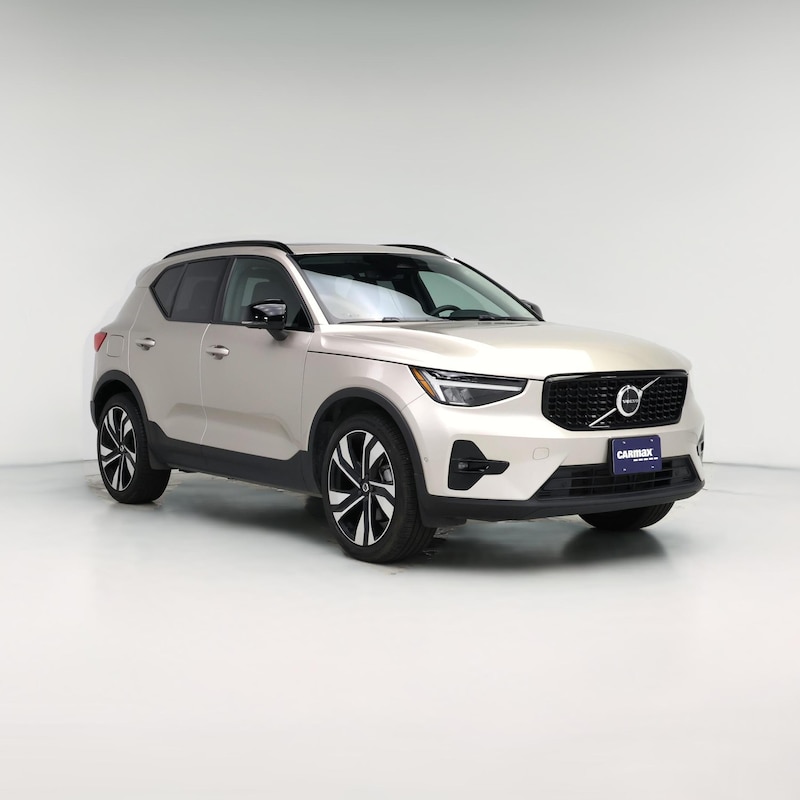 2023 Volvo XC40 B5 Ultimate Dark Theme