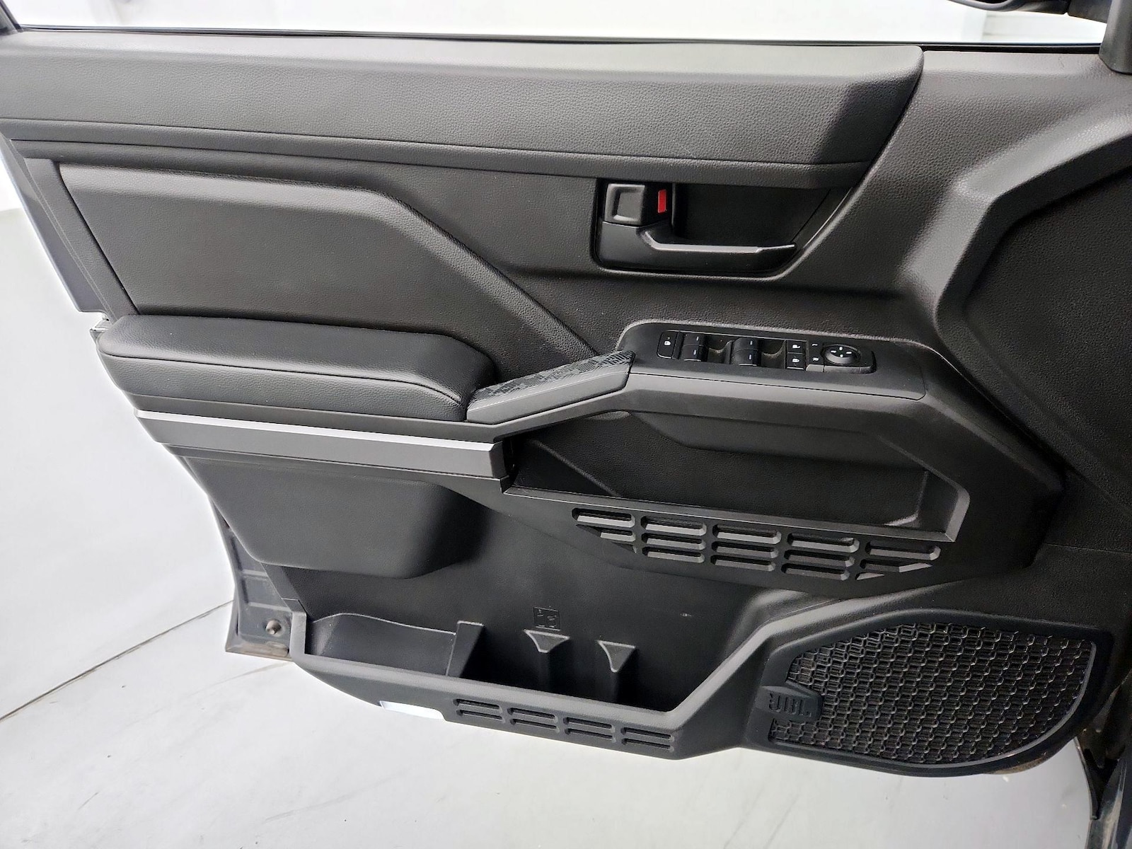 2024 Toyota Tacoma SR5 - Photo 13